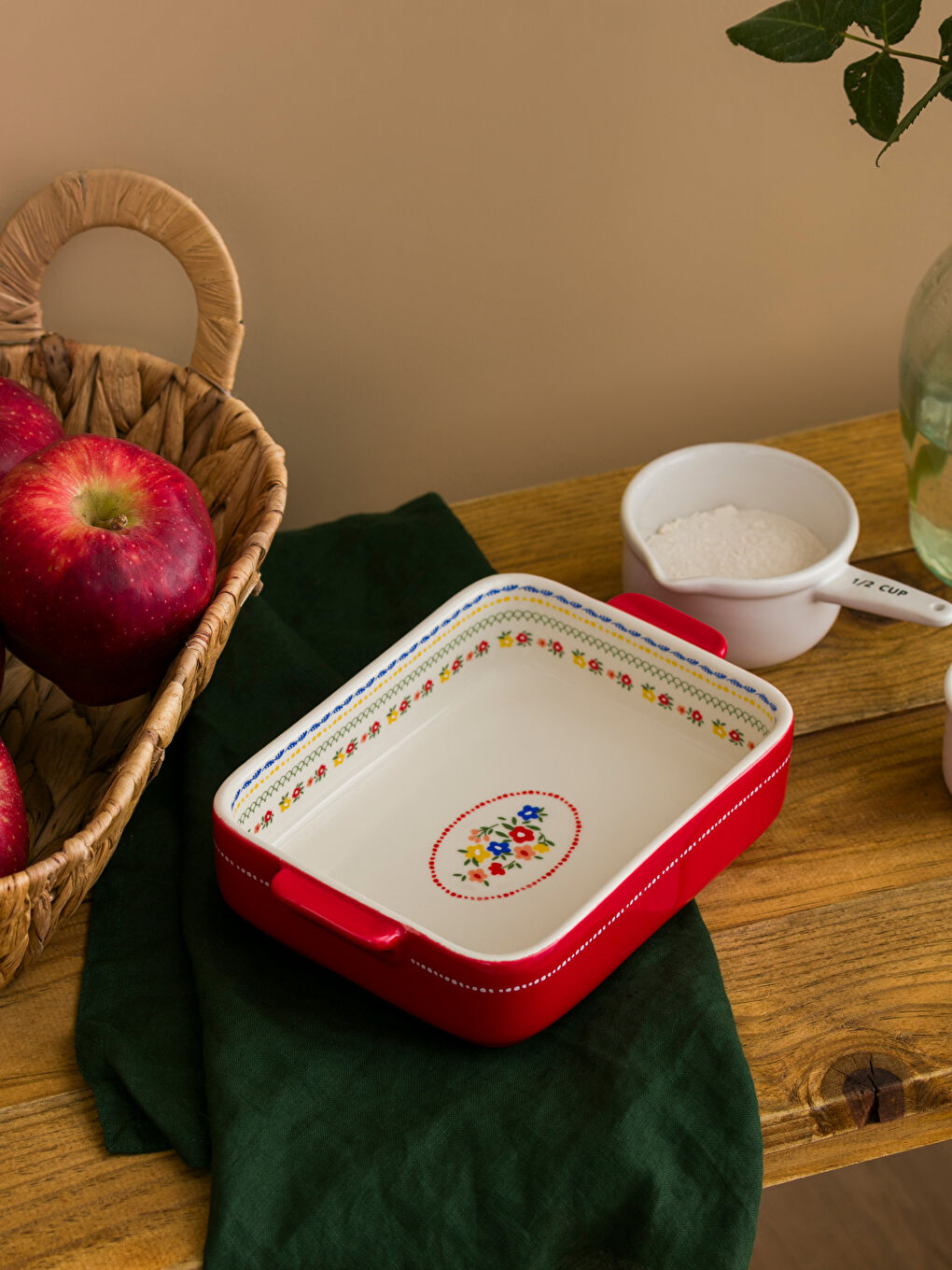 Керамическая форма для запекания с цветочным узором