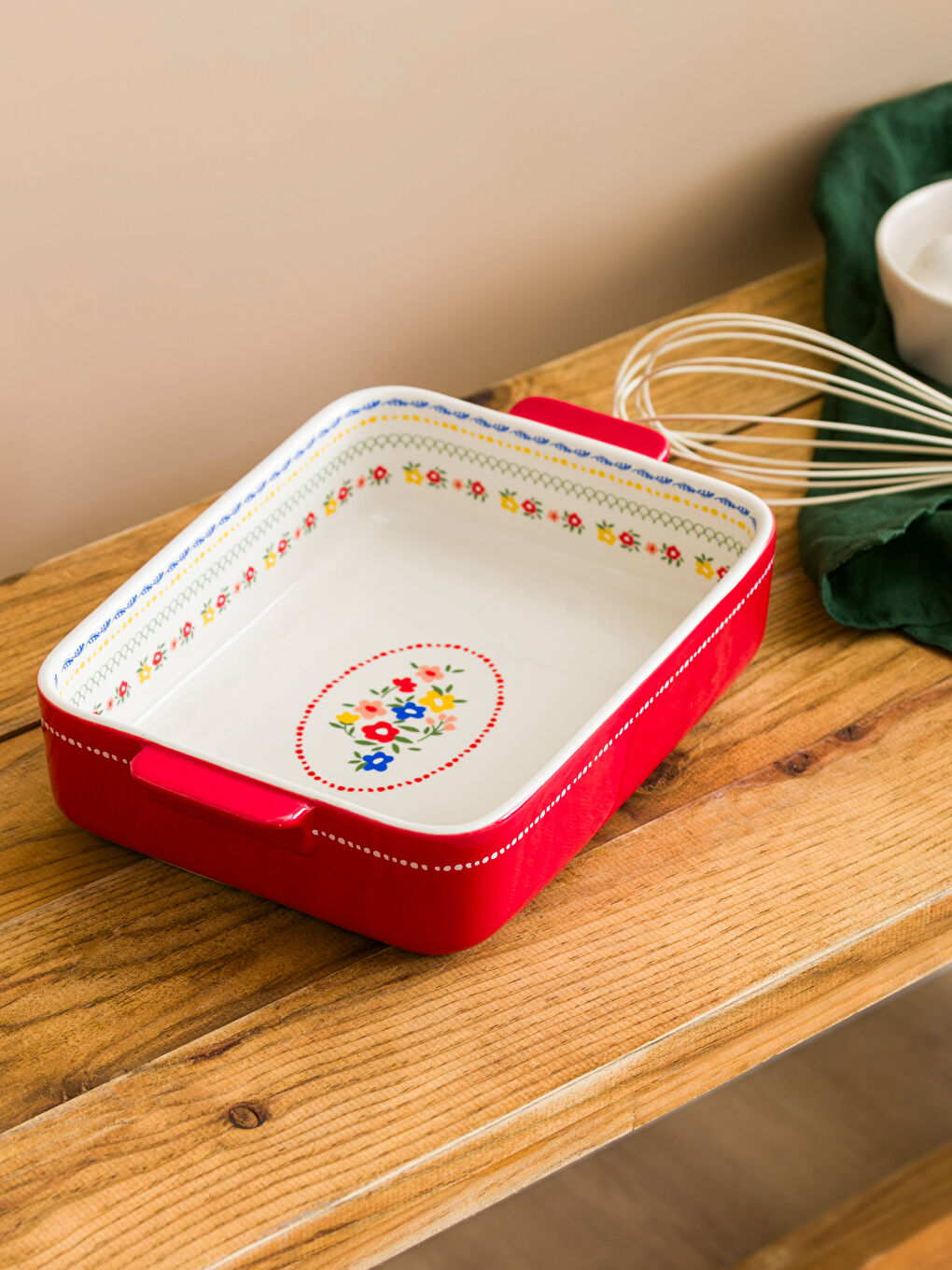 Kırmızı Çiçek Desenli Seramik Fırın Kabı