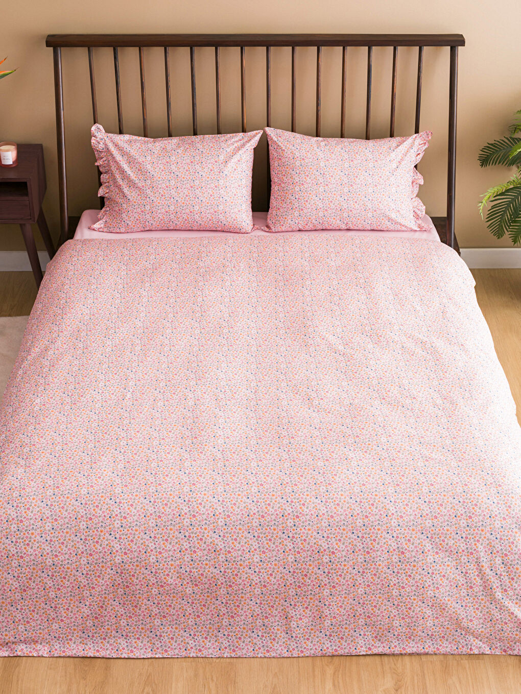 Karışık Çiçek Desenli Çift Kişilik Nevresim Takımı-1