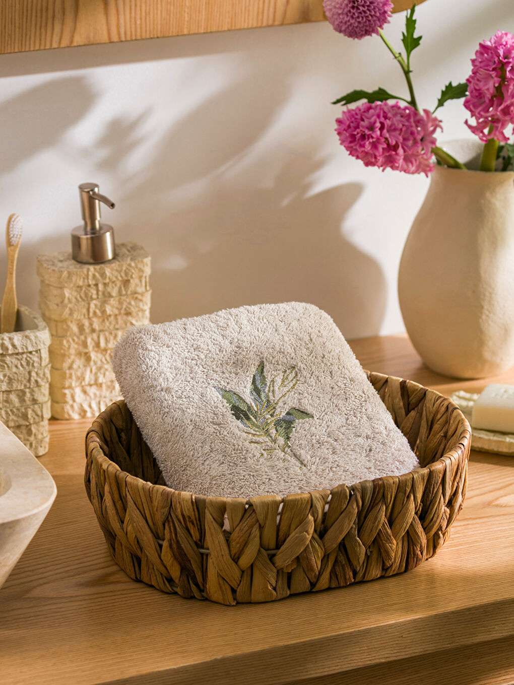 Bej Pamuklu Nakışlı Yüz Havlusu 50x80 cm