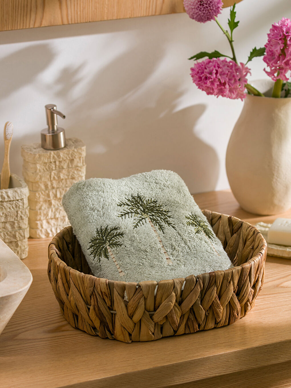 Yeşil Ağaç Nakışlı Yüz Havlusu 50x80 cm-1