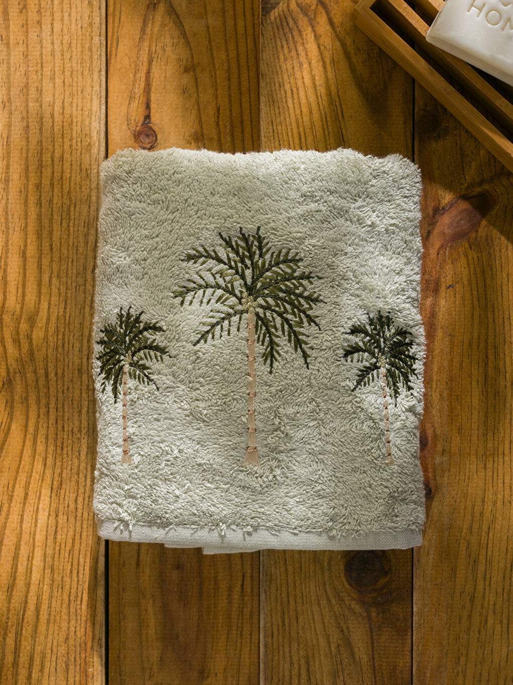 Yeşil Ağaç Nakışlı Yüz Havlusu 50x80 cm-2