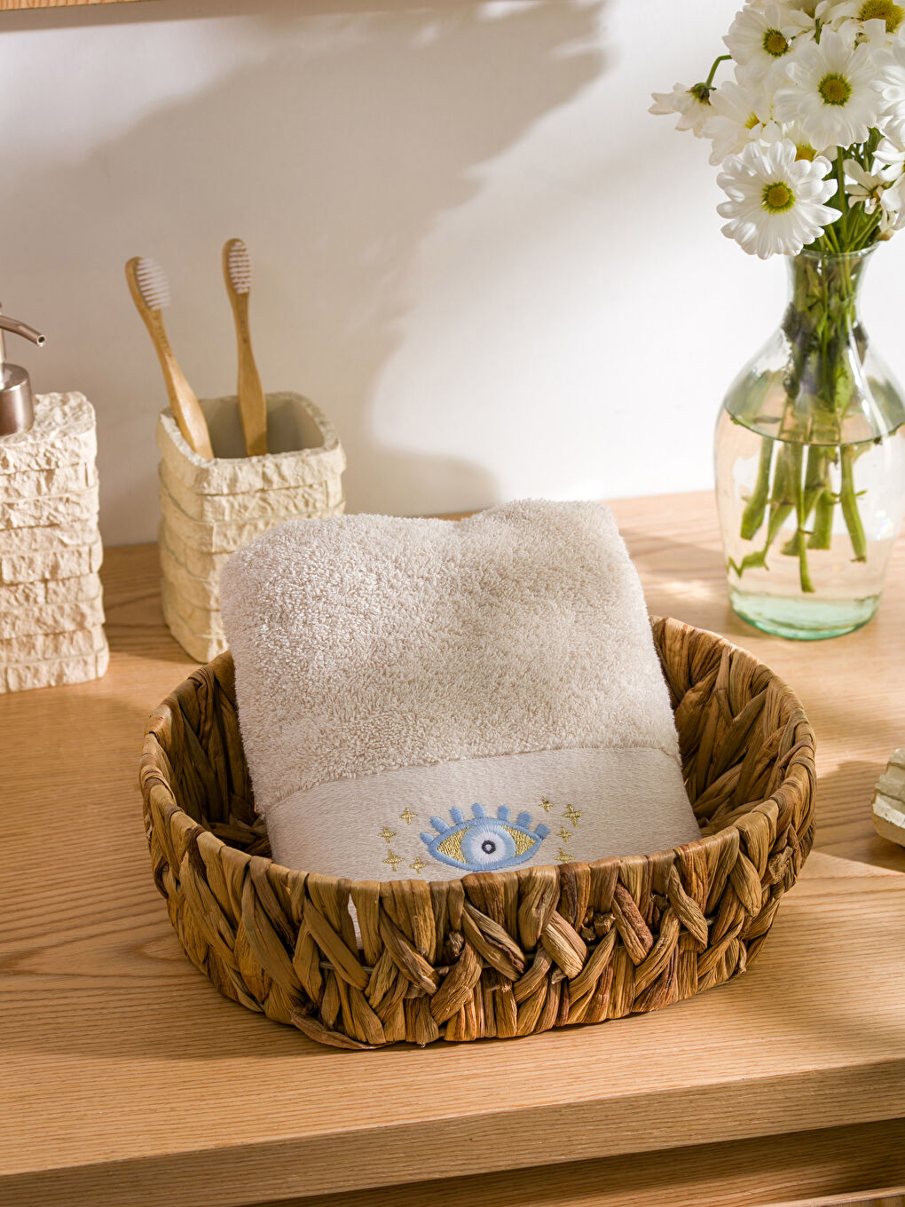 Karışık Pamuklu Göz Nakışlı Yüz Havlusu 50x80 cm-1