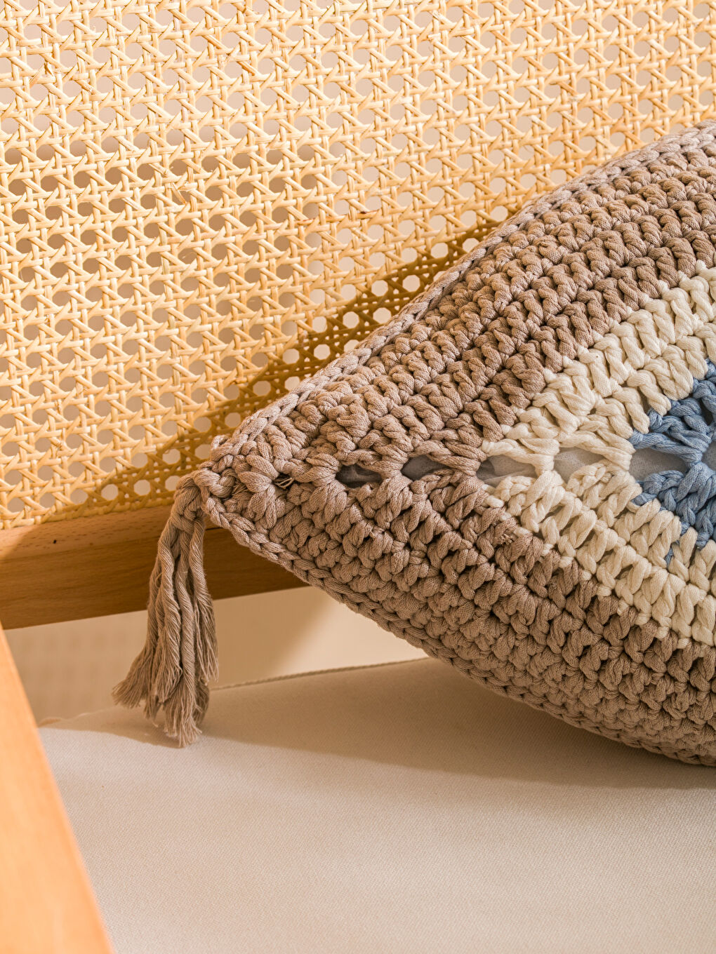 Eye Embroidered Filled Cushion -S4I577Z8-HEG