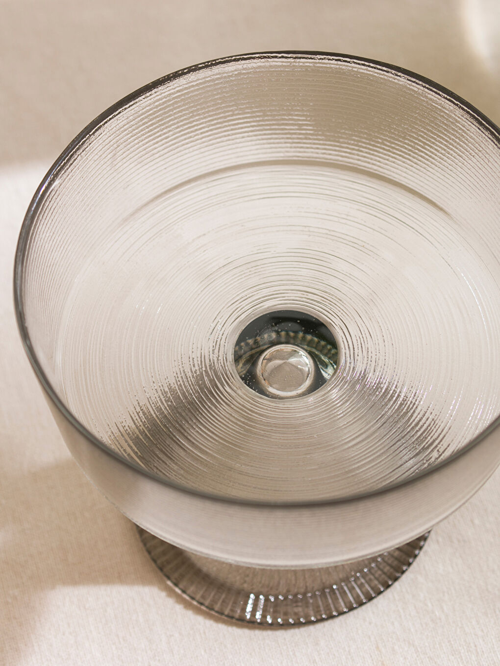 Gri Ayaklı Cam Sunumluk 16 cm-3