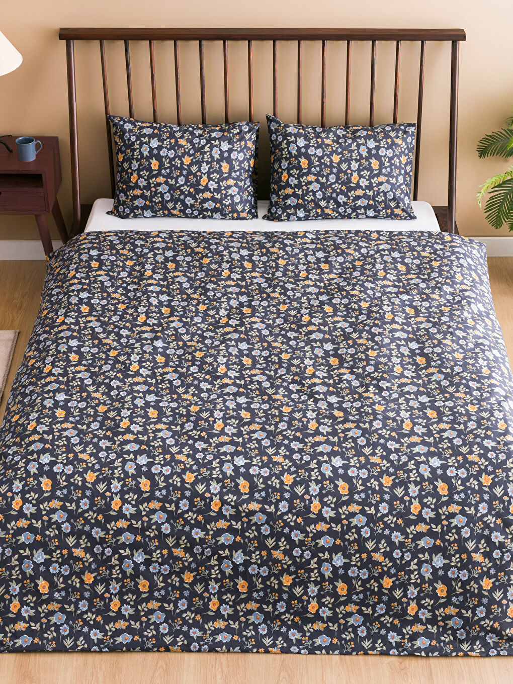 Karışık Çiçek Desenli Çift Kişilik Nevresim Seti-1