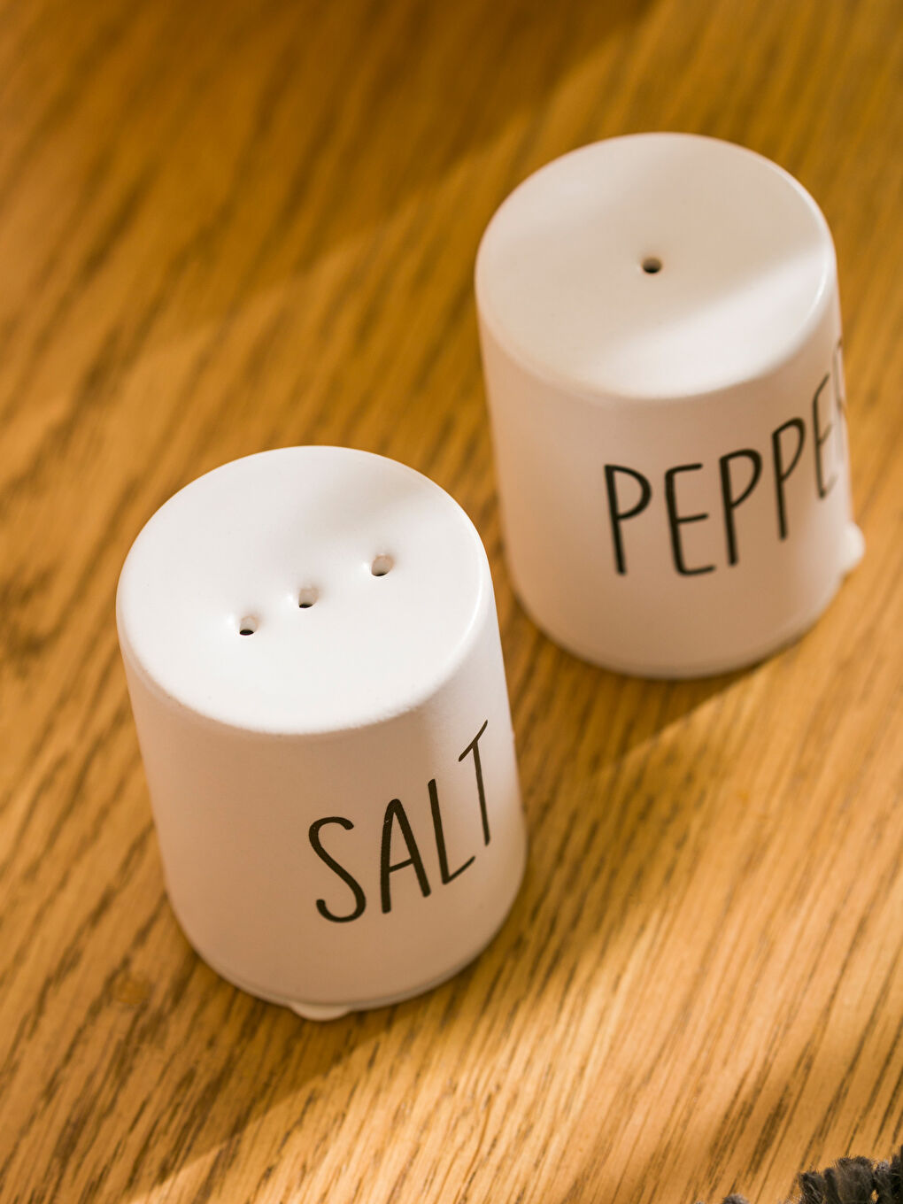 Siyah Baskılı Seramik Tuzluk ve Biberlik-2