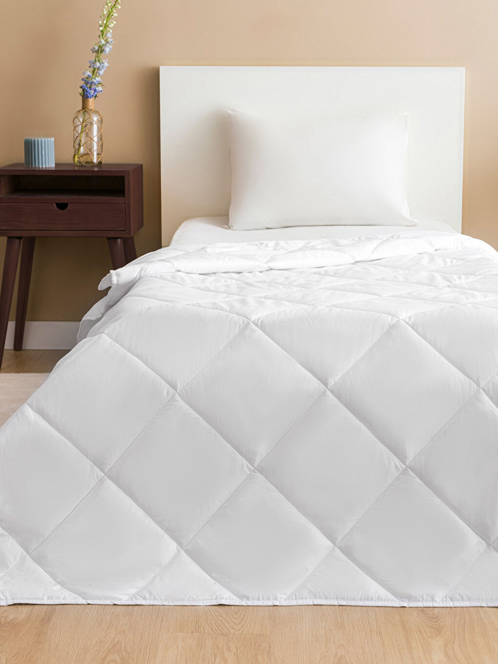 Beyaz Tek Kişilik Yorgan 155x215 cm