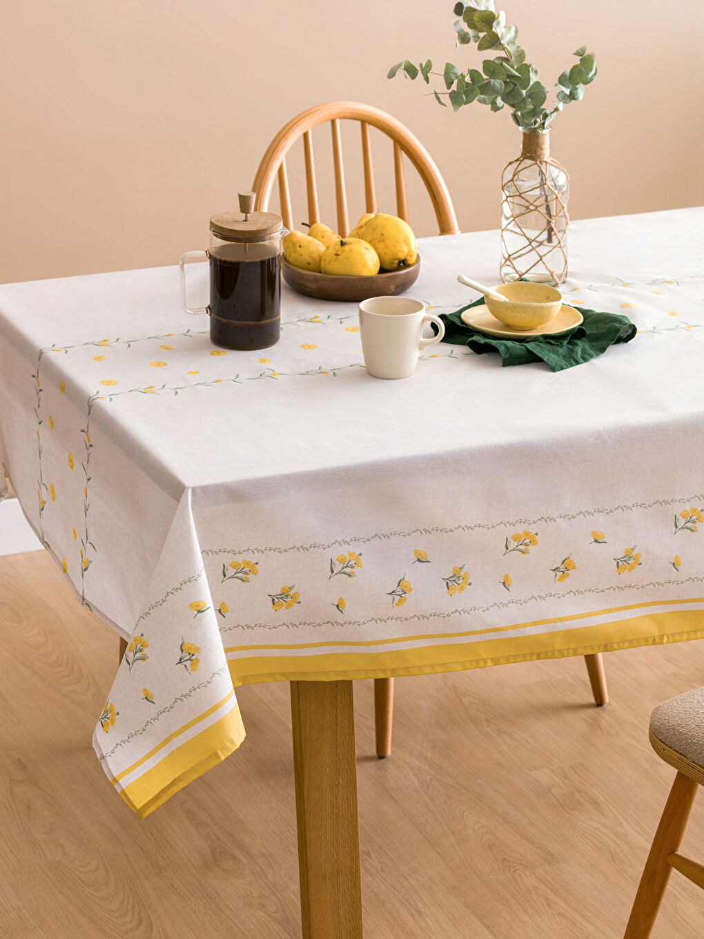 LCW HOME Karişik Çiçek Desenli Masa Örtüsü 150x200 cm