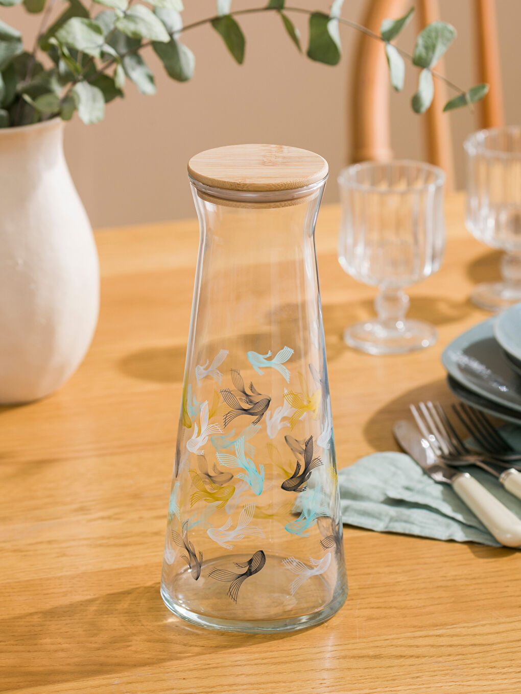 Karışık Baskılı Kapaklı Cam Sürahi 700 ml-1