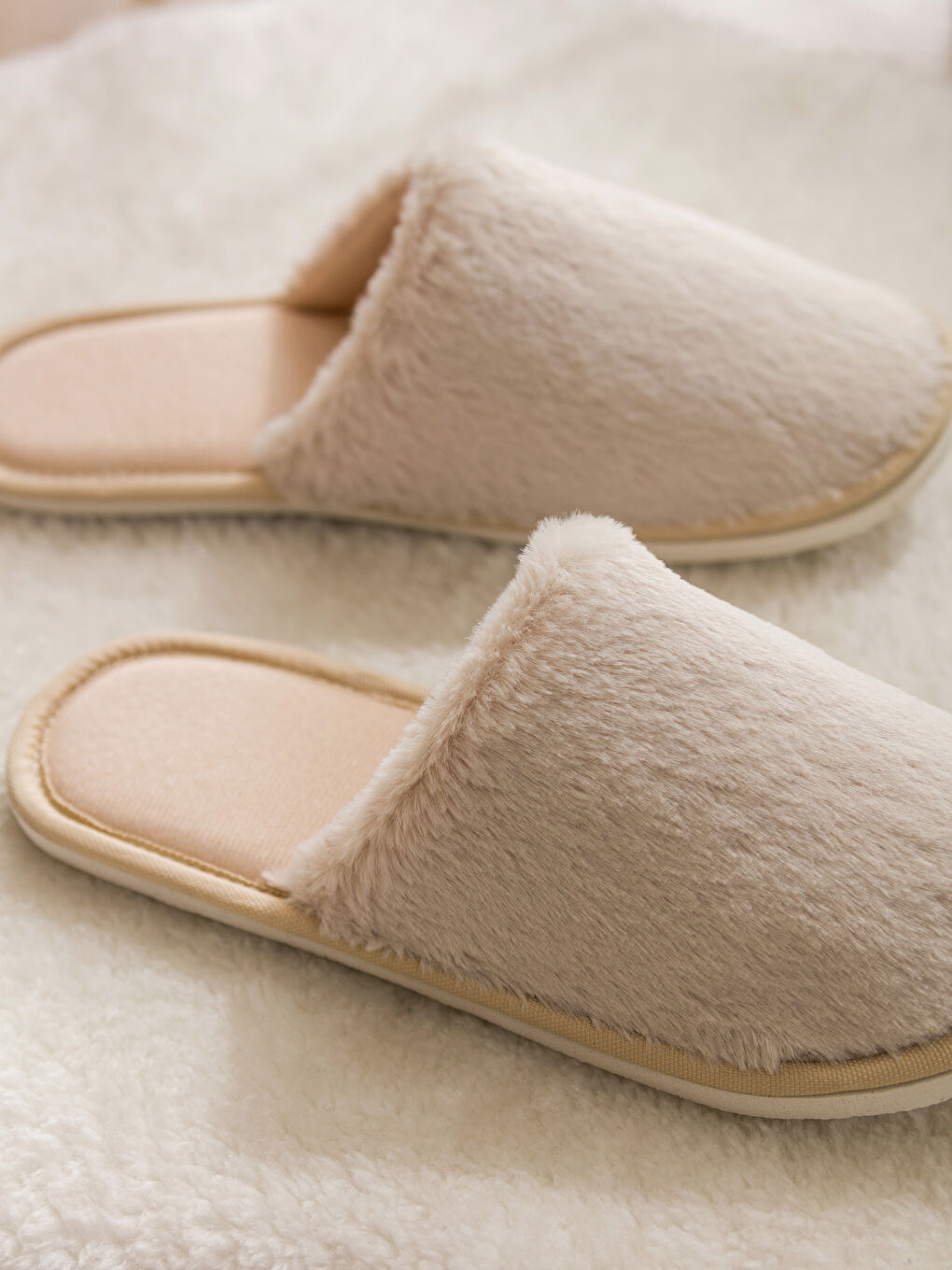 Bej Düz Pelüş Kadın Ev Terliği-2