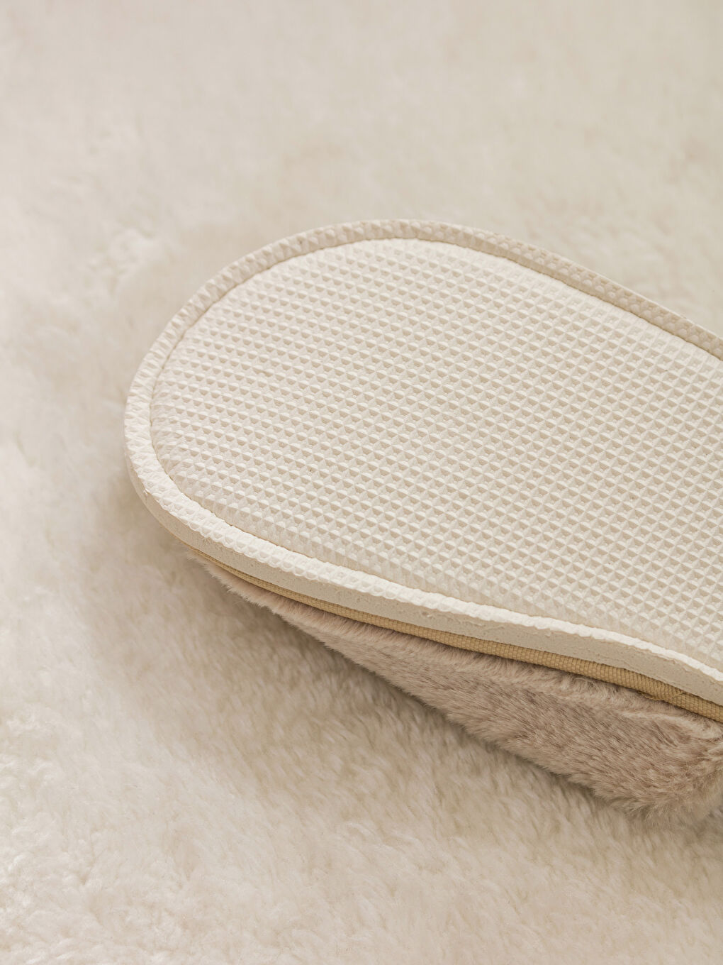 Bej Düz Pelüş Kadın Ev Terliği-4