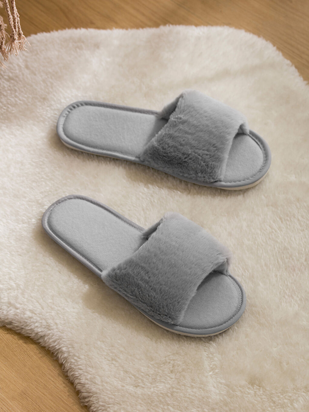 უბრალო პლუში ქალებისთვის სახლის ჩუსტები-1