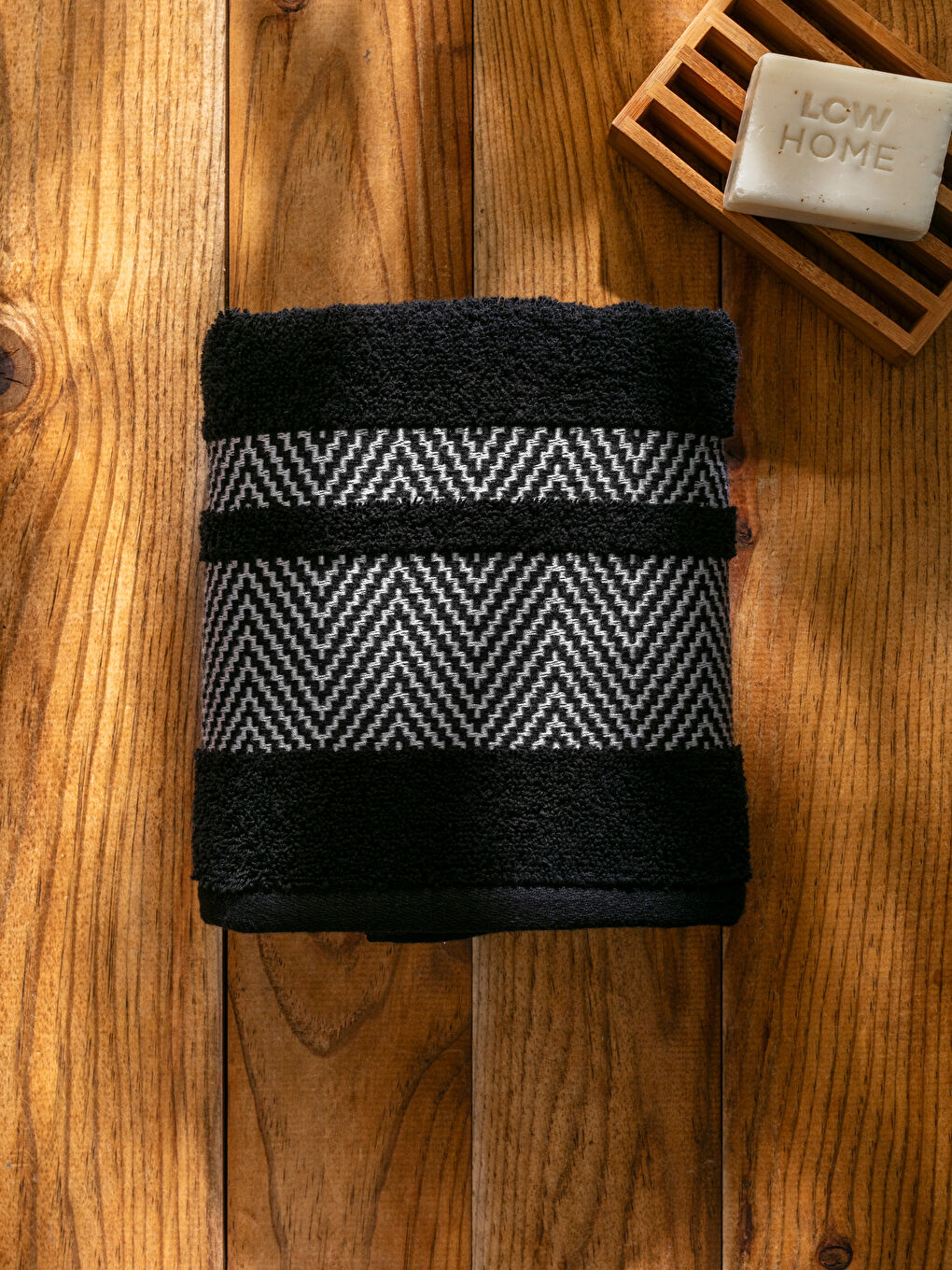 Siyah Desenli Yüz Havlusu 50x80 cm-2