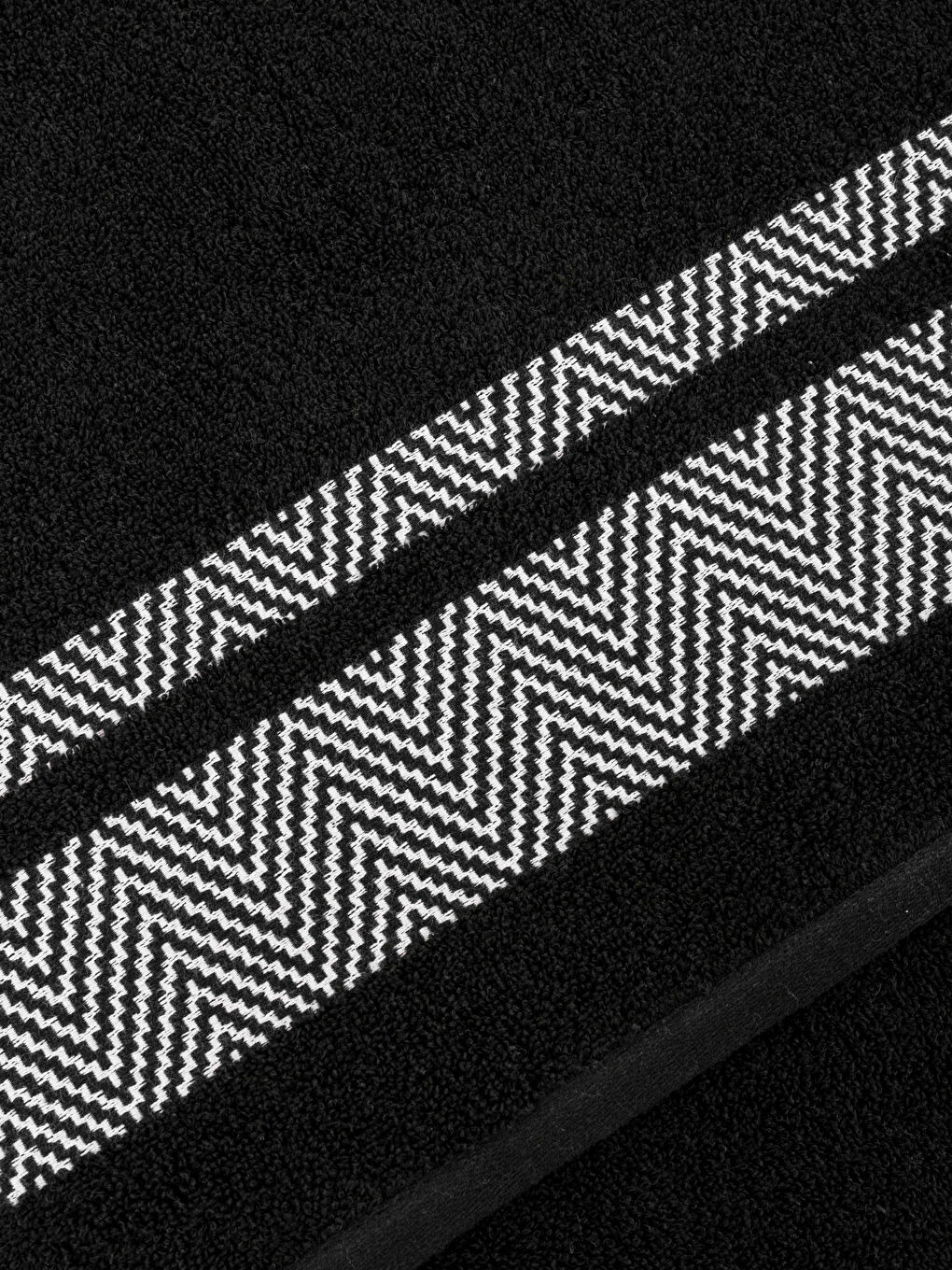 Siyah Desenli Yüz Havlusu 50x80 cm-3