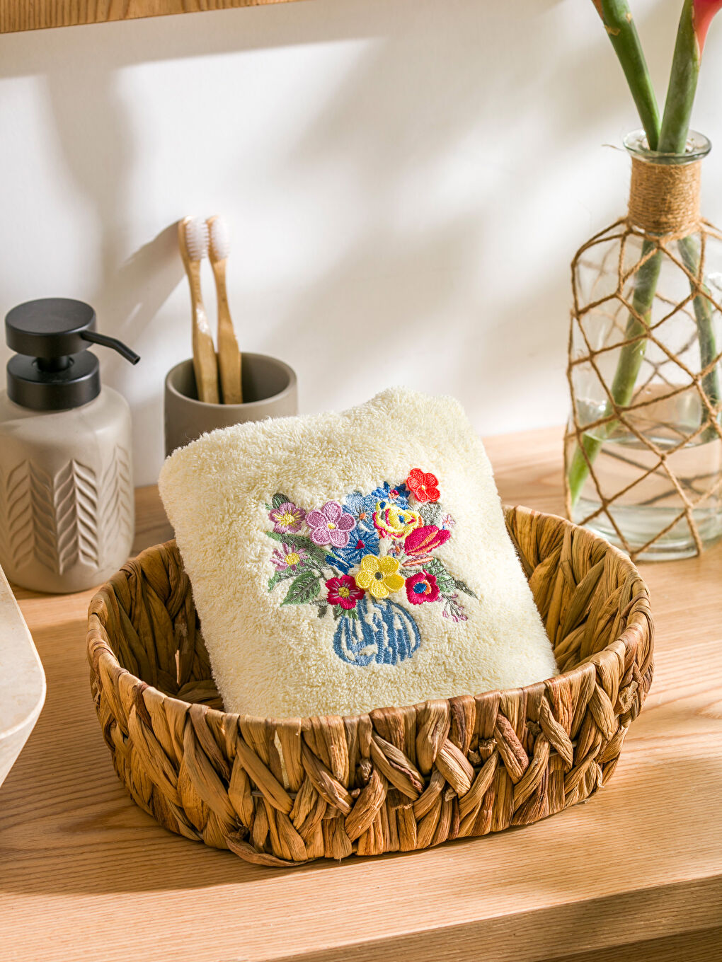 LCW HOME Floral Embroidered Hand Towel 50x80 cm -S4L426Z8-VZM
