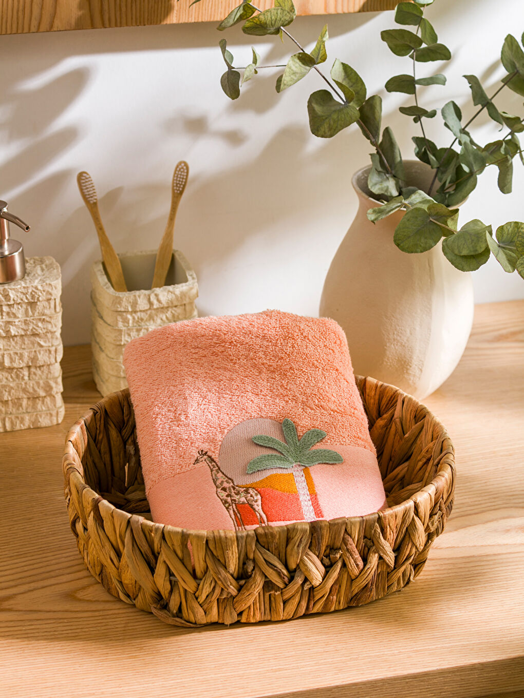 Mercan Ağaç Nakışlı Yüz Havlusu 50x80 cm-1