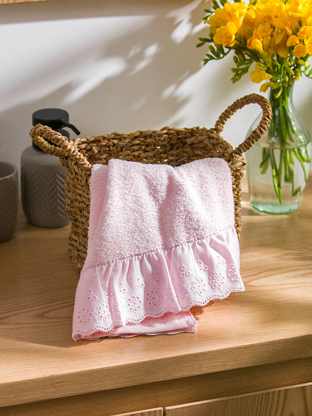 Pembe Fırfır Detaylı Yüz Havlusu 50x80 cm