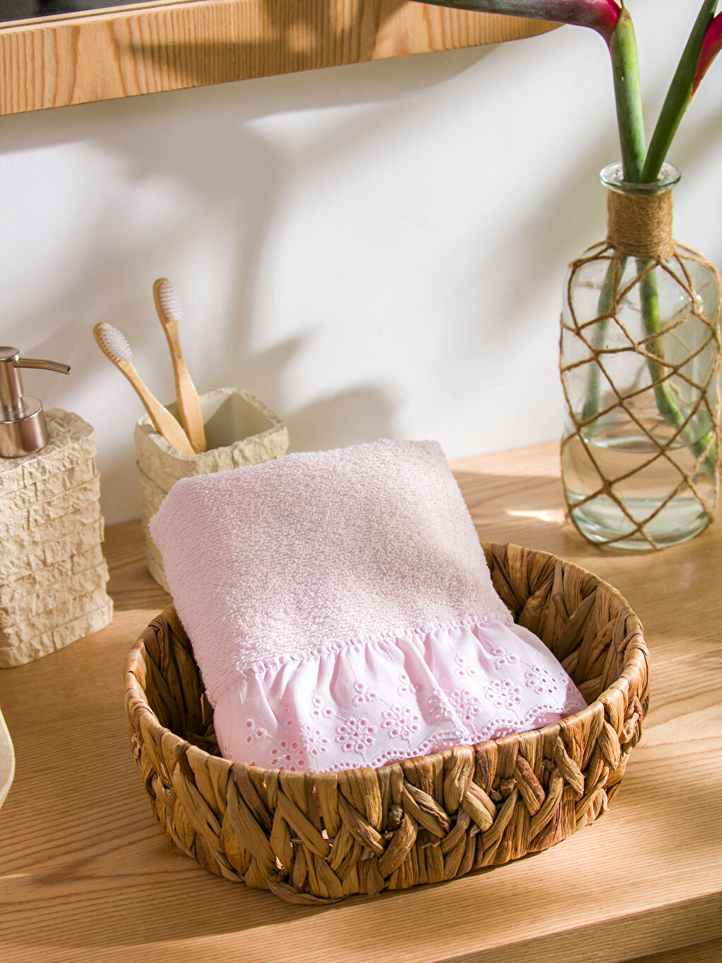 Pembe Fırfır Detaylı Yüz Havlusu 50x80 cm-1