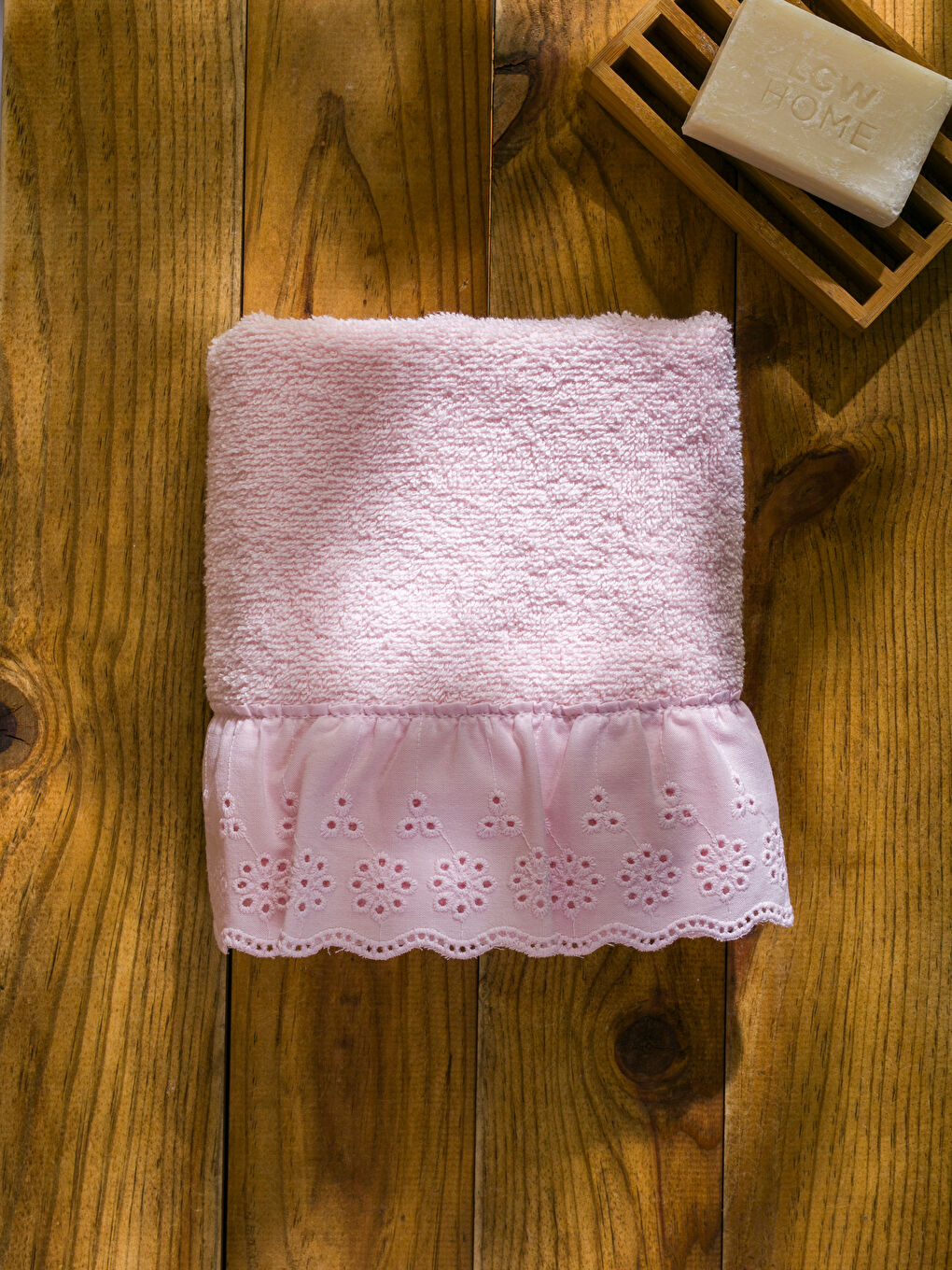 Pembe Fırfır Detaylı Yüz Havlusu 50x80 cm-2