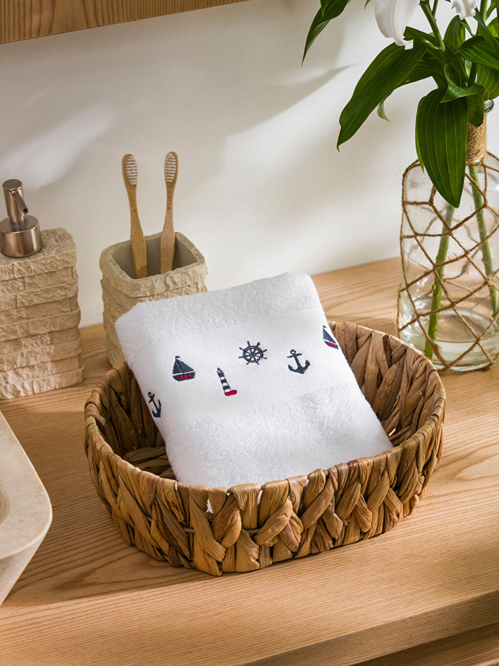 Beyaz Pamuklu Nakışlı Yüz Havlusu 50x80 cm