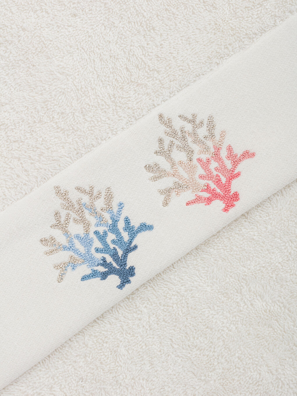 Serviette de toilette brodée arbre 50x80 cm-3