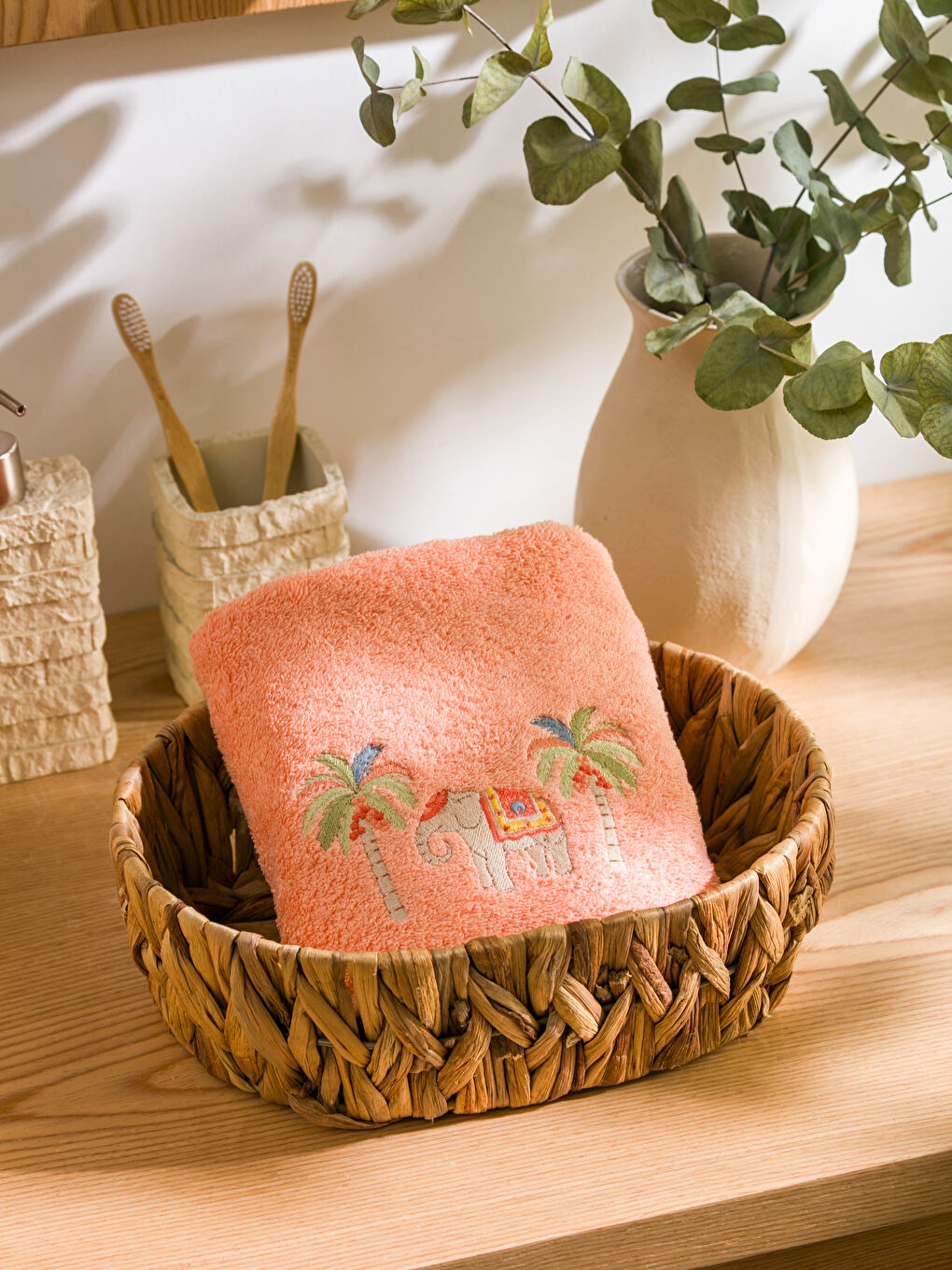 Mercan Fil Nakışlı Yüz Havlusu 50x80 cm-1