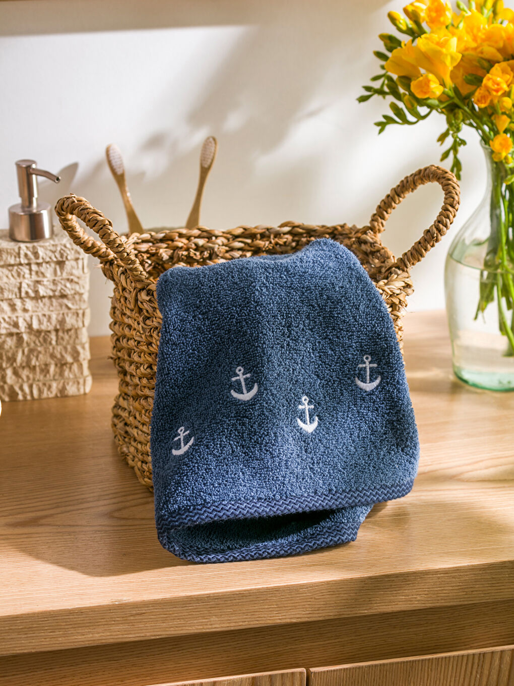 Anchor Embroidered Hand Towel 50x80 cm