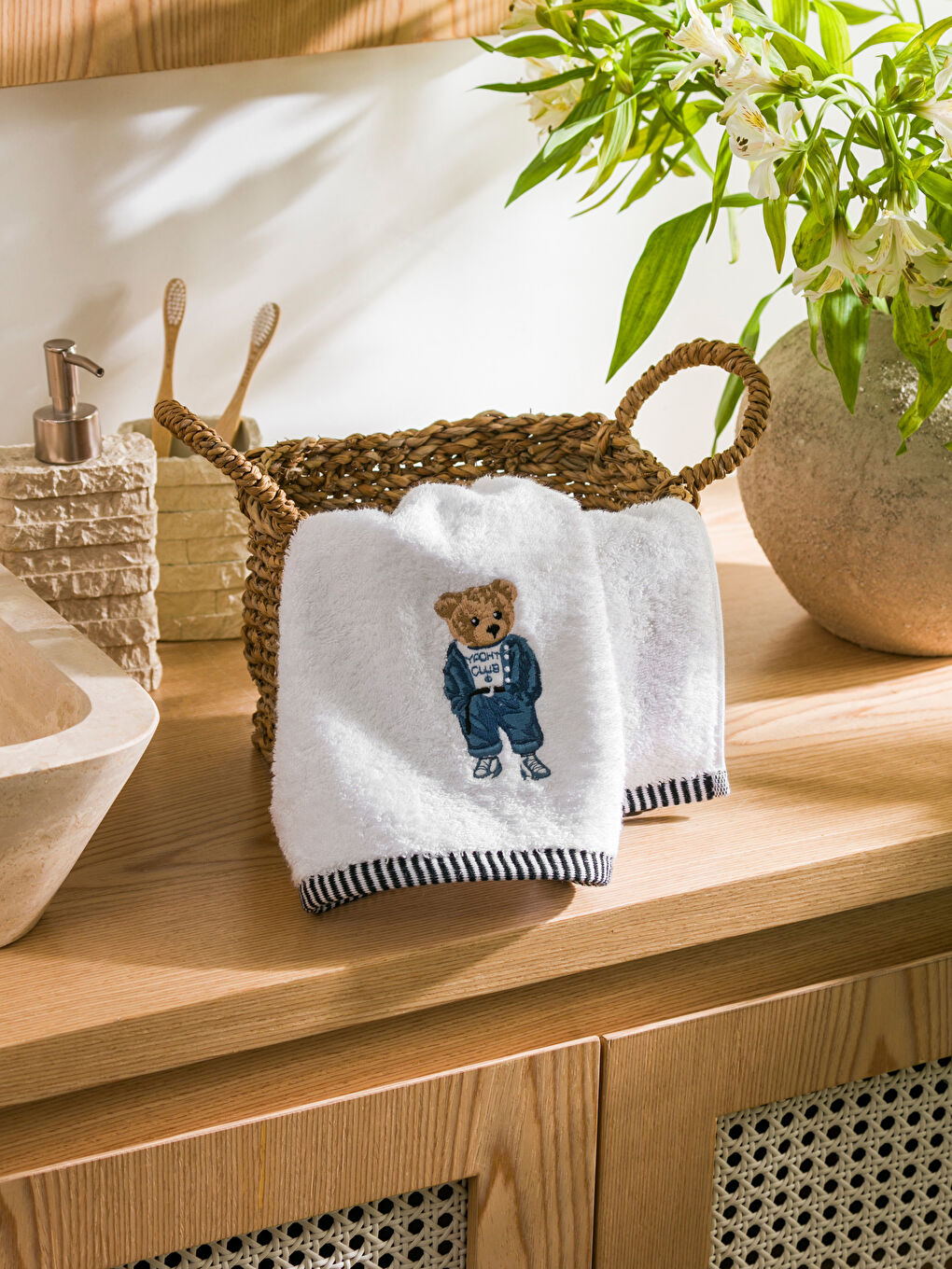 Beyaz Teddy Ayıcık Nakışlı El Havlusu 50x80 cm