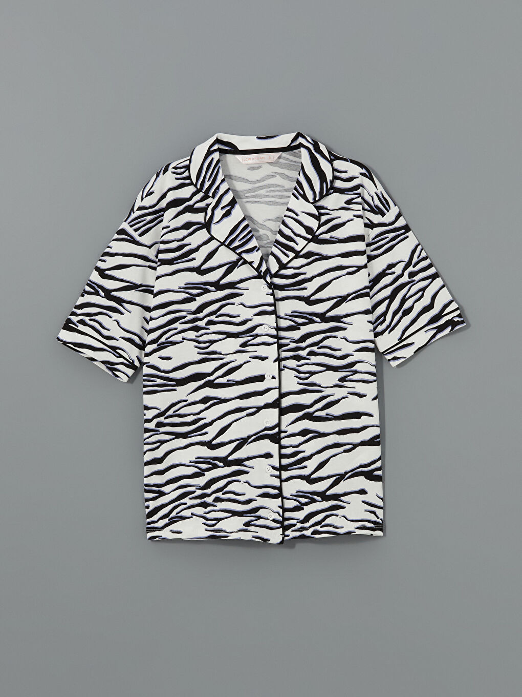 Beyaz Gömlek Yaka Zebra Desenli Kadın Pijama Üstü