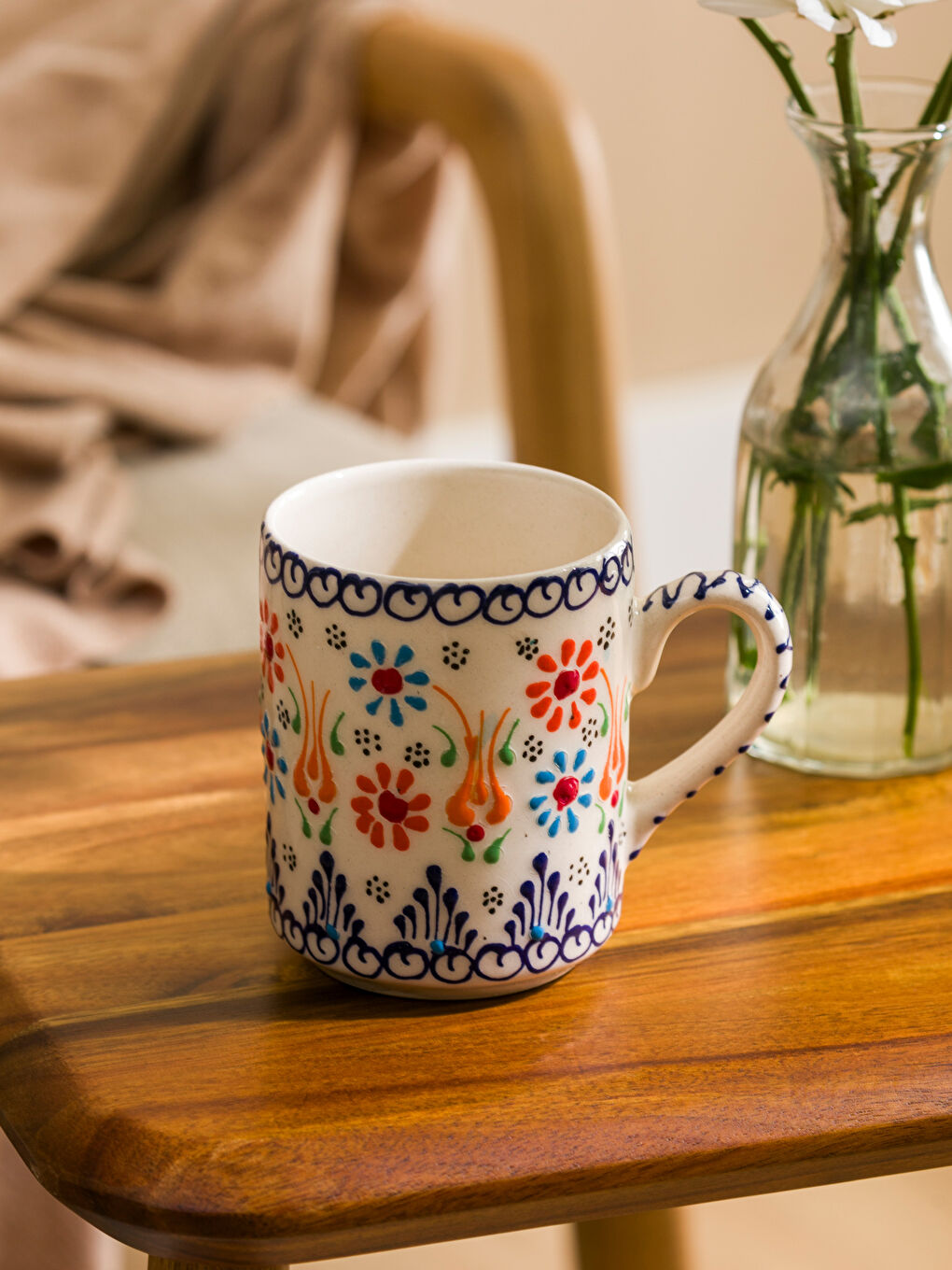 Beyaz Çiçek Desenli Seramik Kupa 320 ml