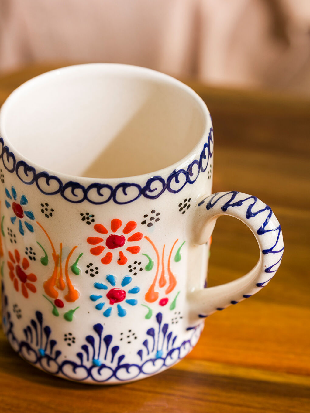 Beyaz Çiçek Desenli Seramik Kupa 320 ml-2