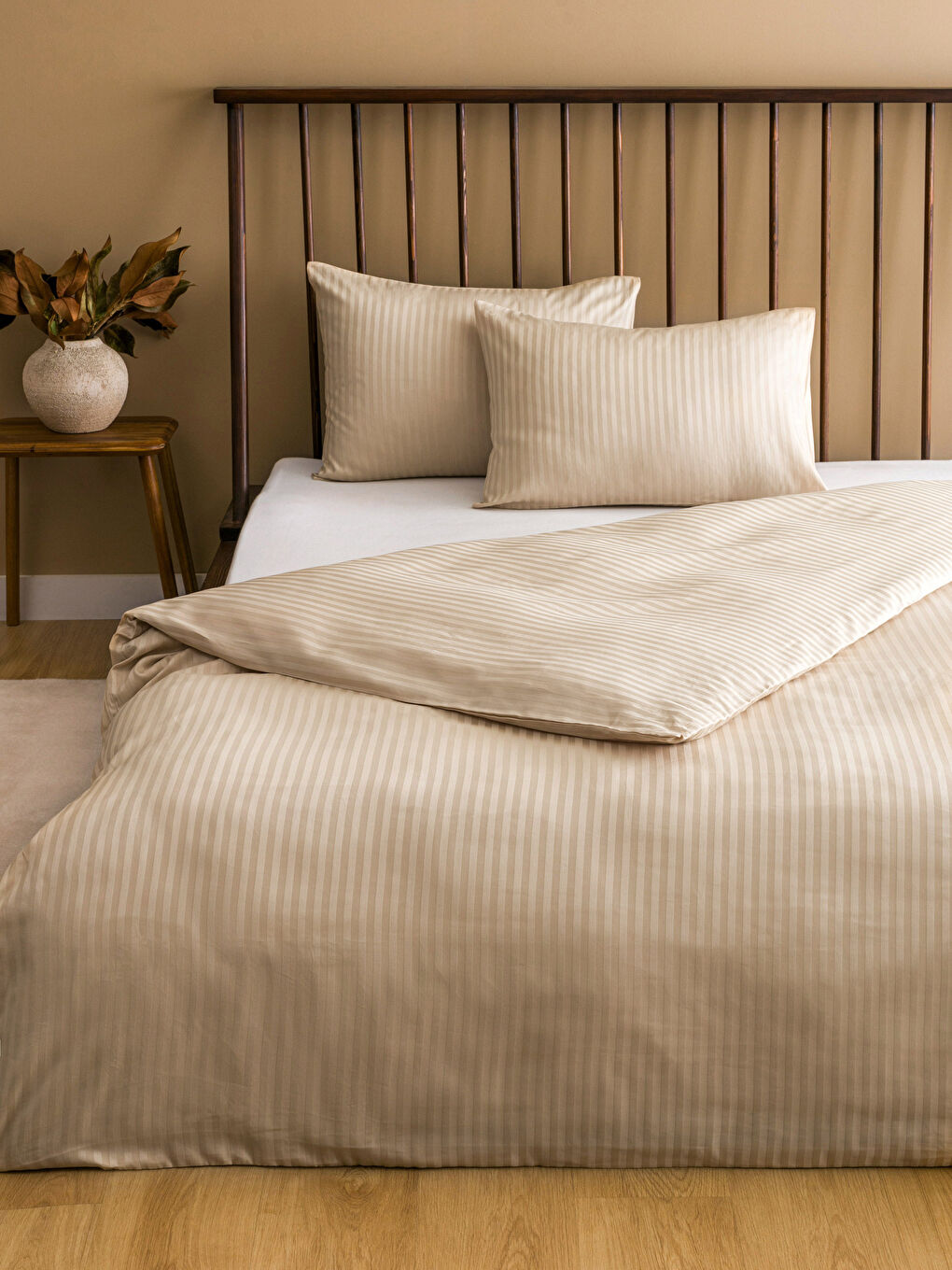 Bej Çizgi Desenli Pamuk Saten Çift Kişilik Nevresim Seti