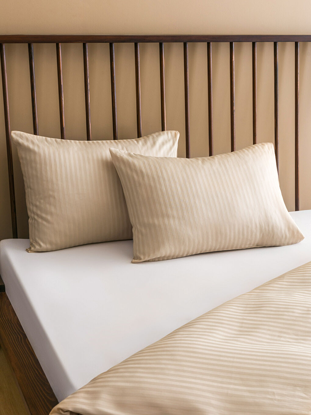 Bej Çizgi Desenli Pamuk Saten Çift Kişilik Nevresim Seti-3