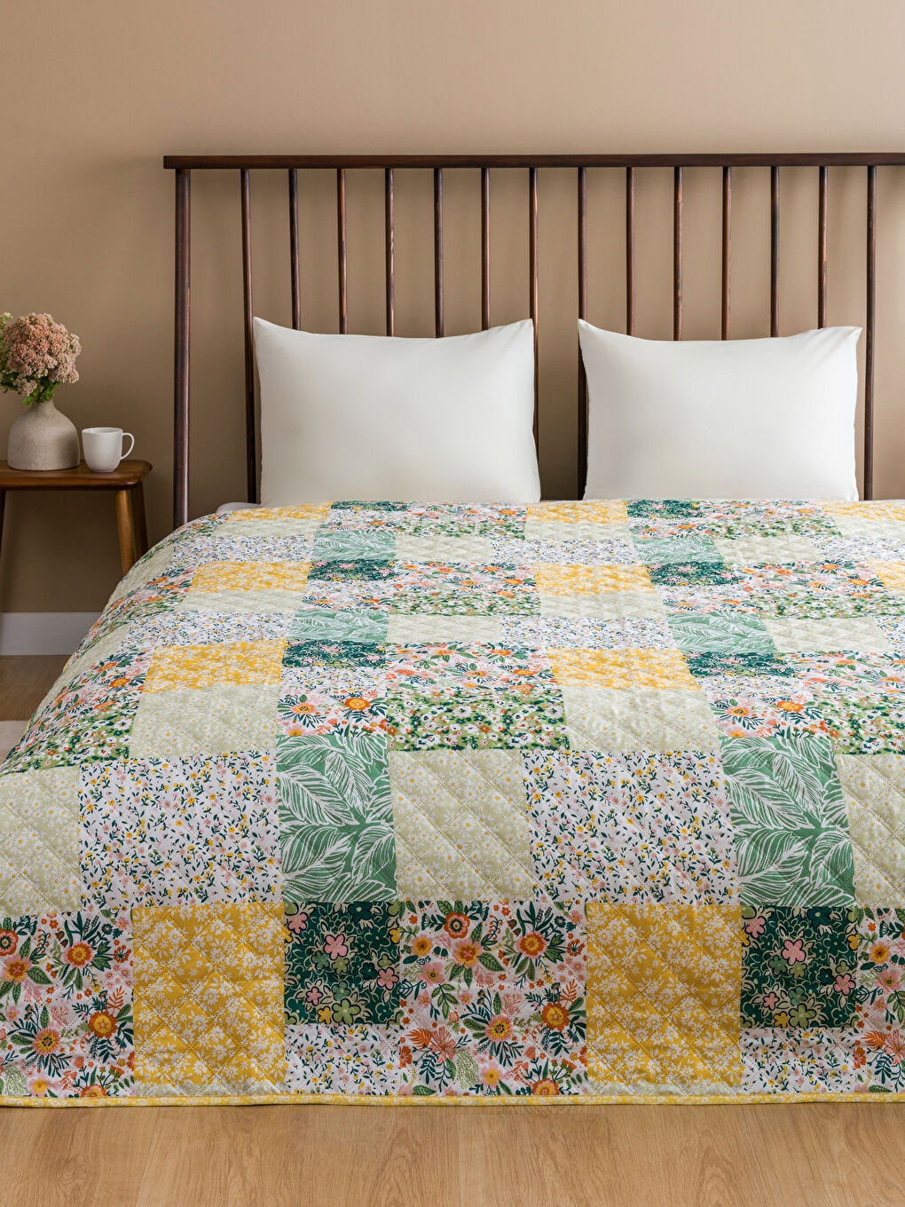 Floral Patterned Double Bedspread 200x220 cm
