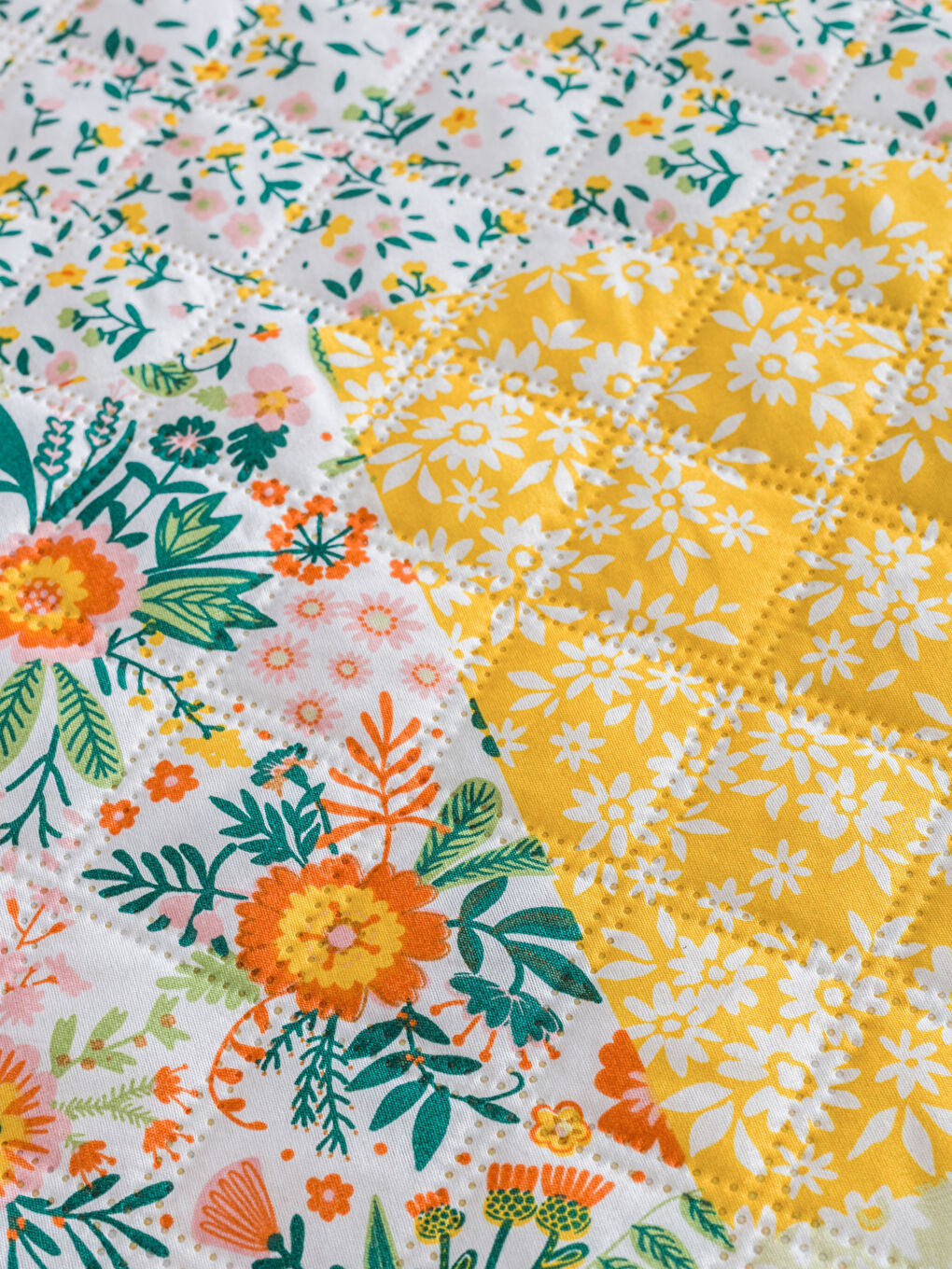 Floral Patterned Double Bedspread 200x220 cm-2