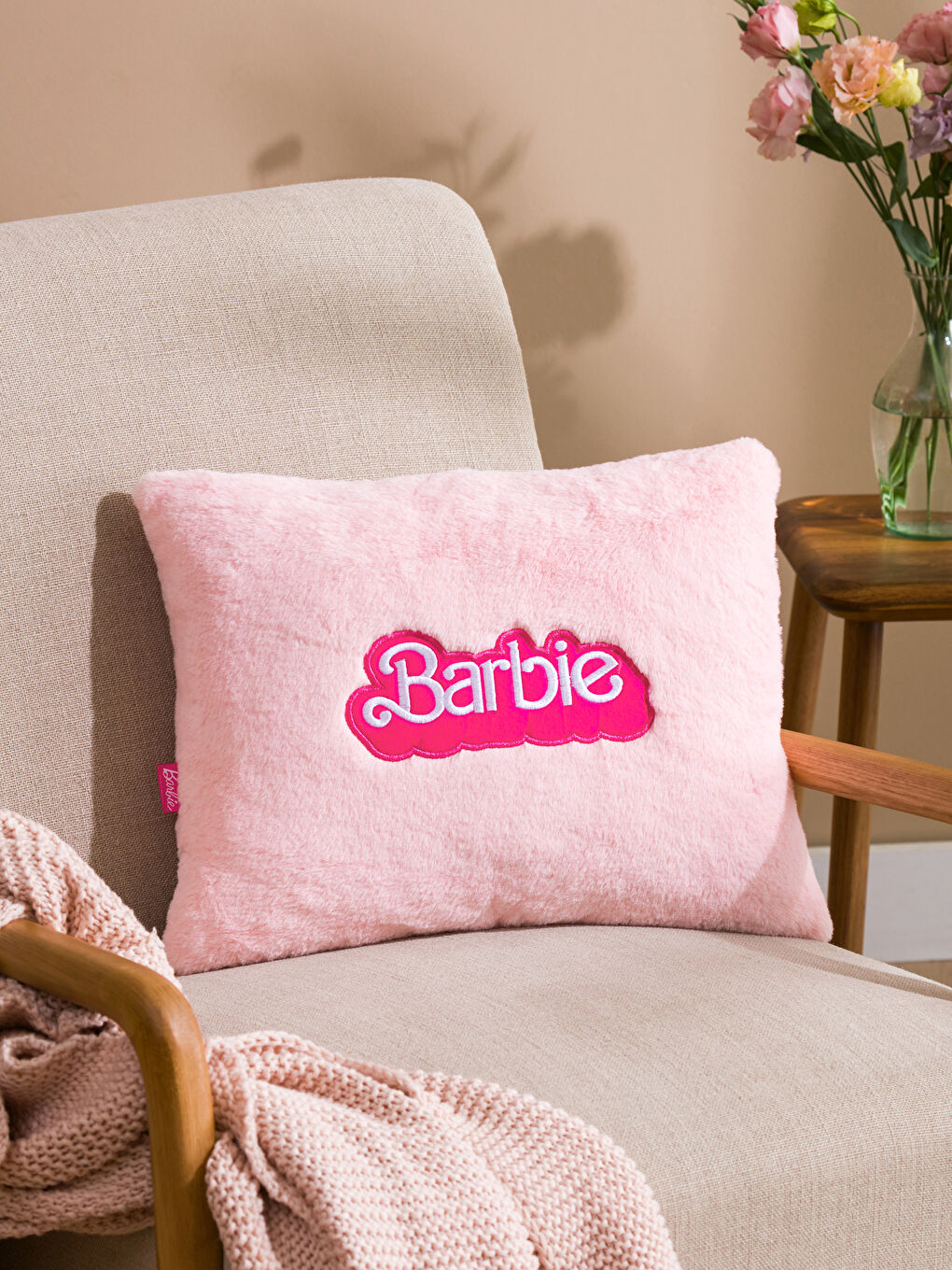 LCW HOME Pembe Barbie Nakışlı Pelüş Yastık Kılfı 35x45 Cm