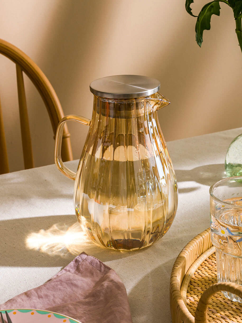 Renksiz Kapaklı Cam Sürahi 1800 ml