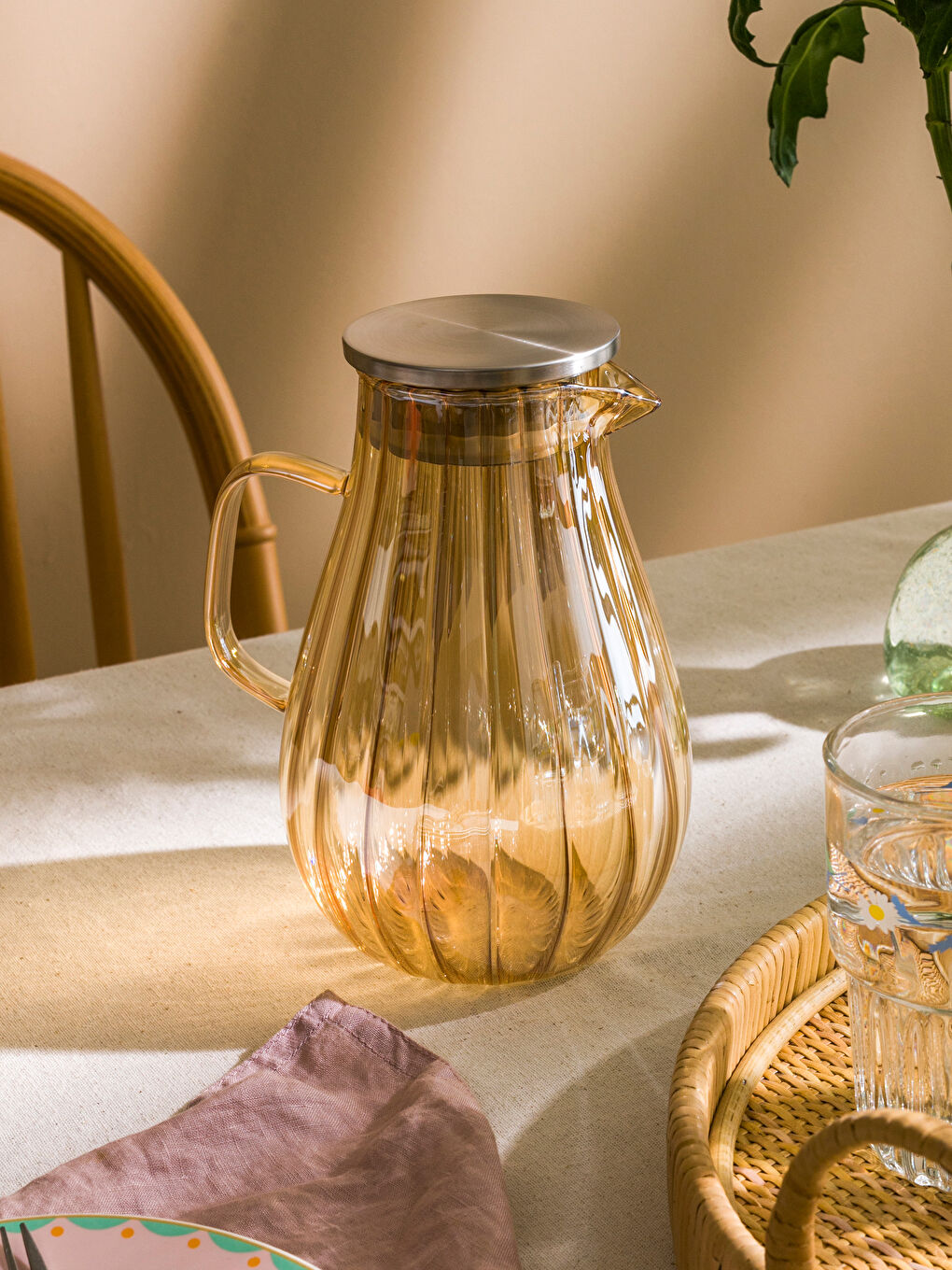 Renksiz Kapaklı Cam Sürahi 1800 ml-1