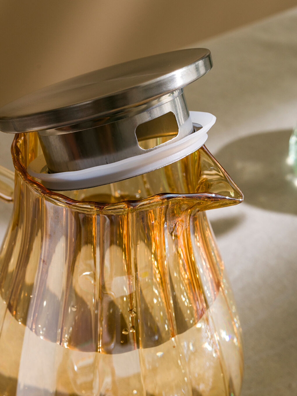 Renksiz Kapaklı Cam Sürahi 1800 ml-3