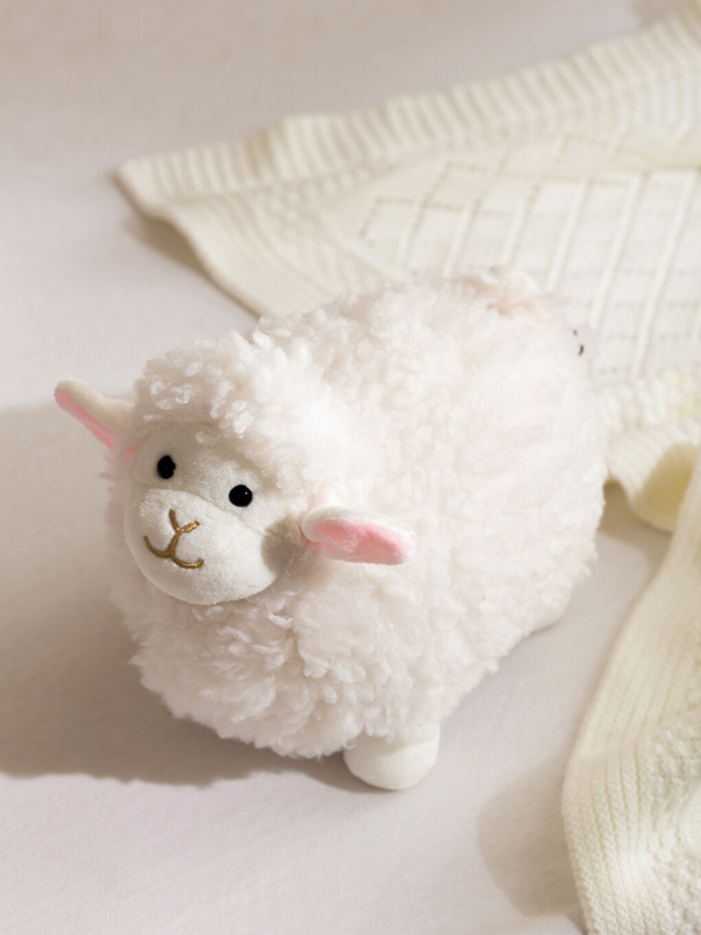LCW HOME Ekru Koyun Figürlü Dolgulu Pelüş Bebek Kırlent 23 Cm - 1