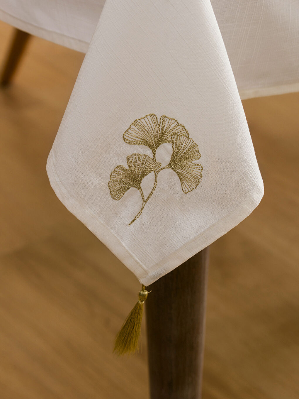 Floral Embroidered Tasseled Tablecloth 150x150 cm -S5FI95Z8-J5E