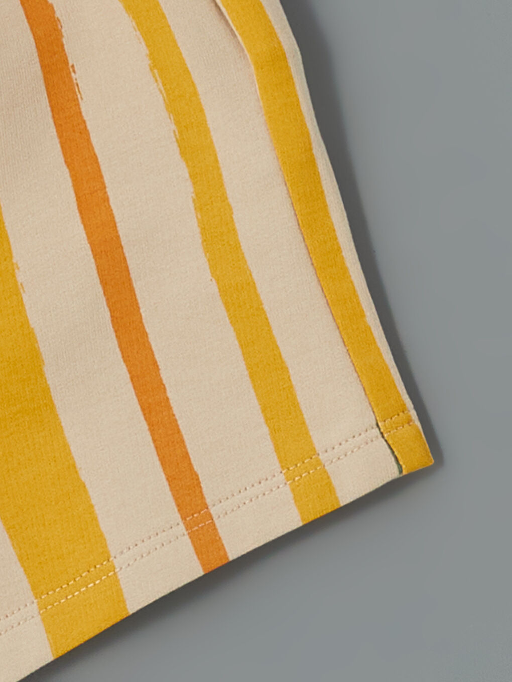 Bej Beli Lastikli Çizgili Erkek Bebek Şort-1