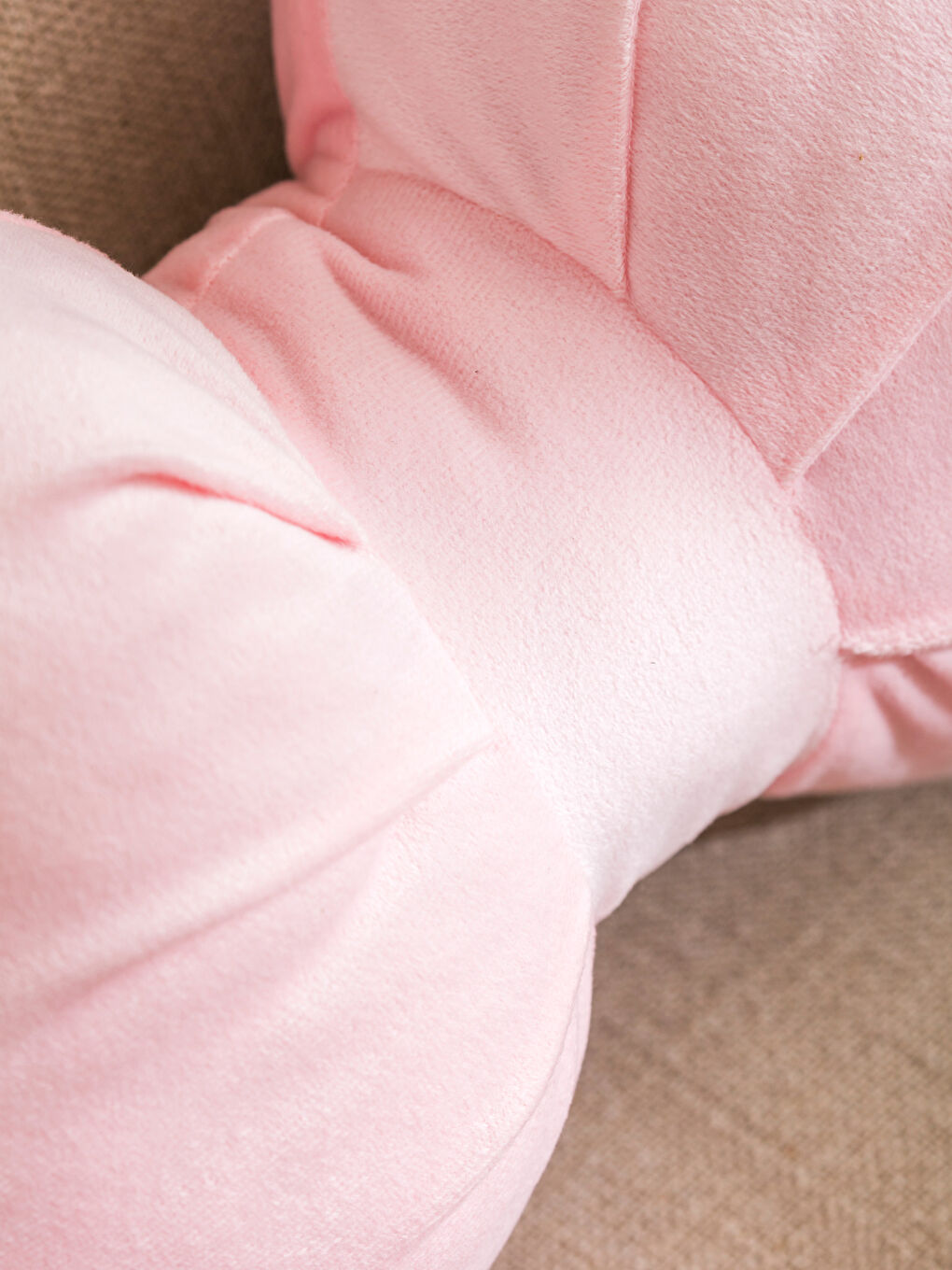 Pembe Fiyonk Görünümlü Pelüş Kırlent 30x40 cm-2