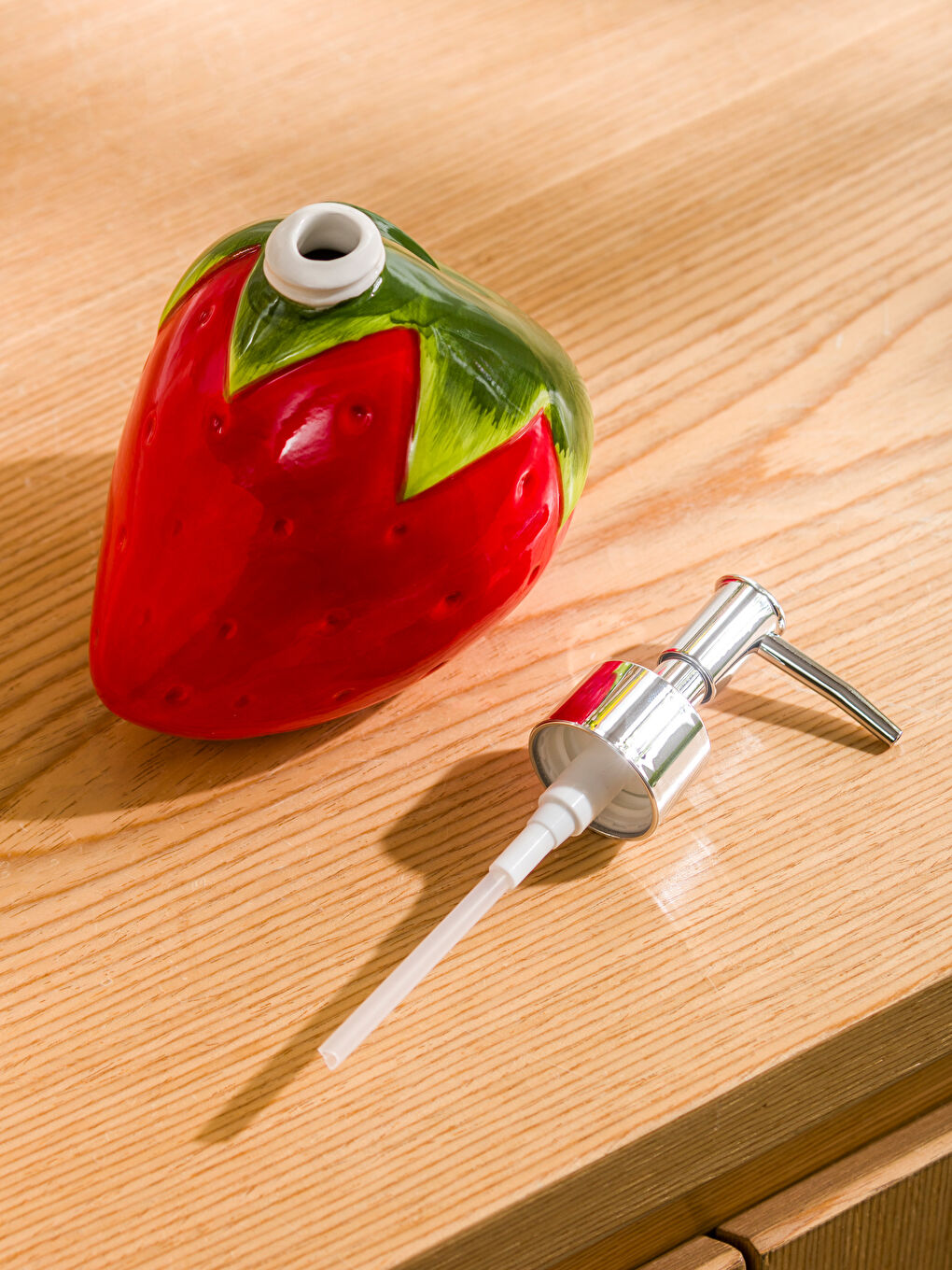 Strawberry Figured Ceramic Liquid Soap Dispenser -S5G736Z8-K90