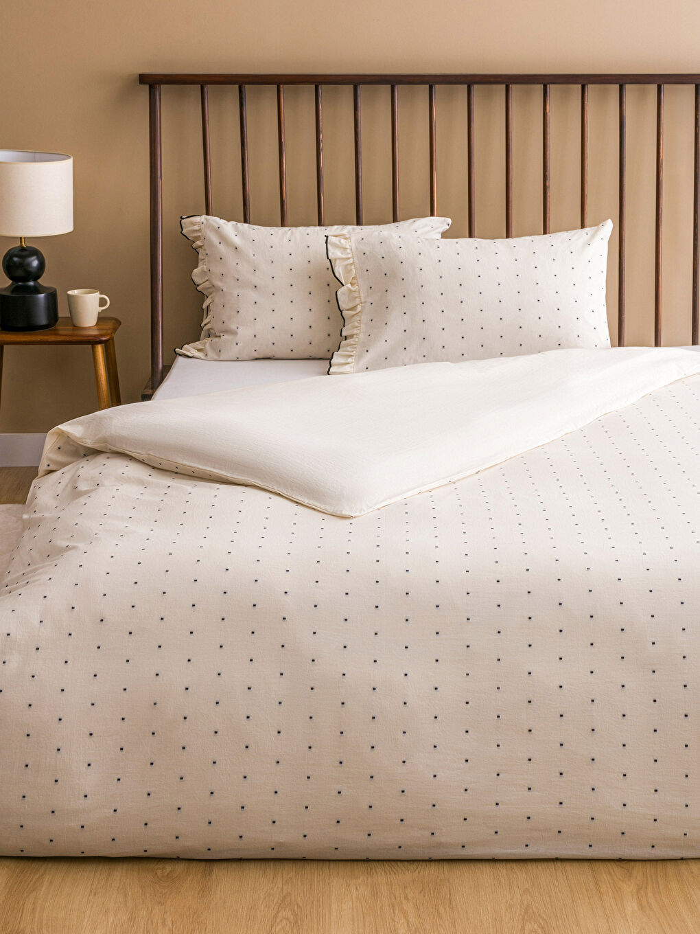 რაფლის დეტალებით ბამბის ორმაგი დუვეტის საფარის ნაკრები