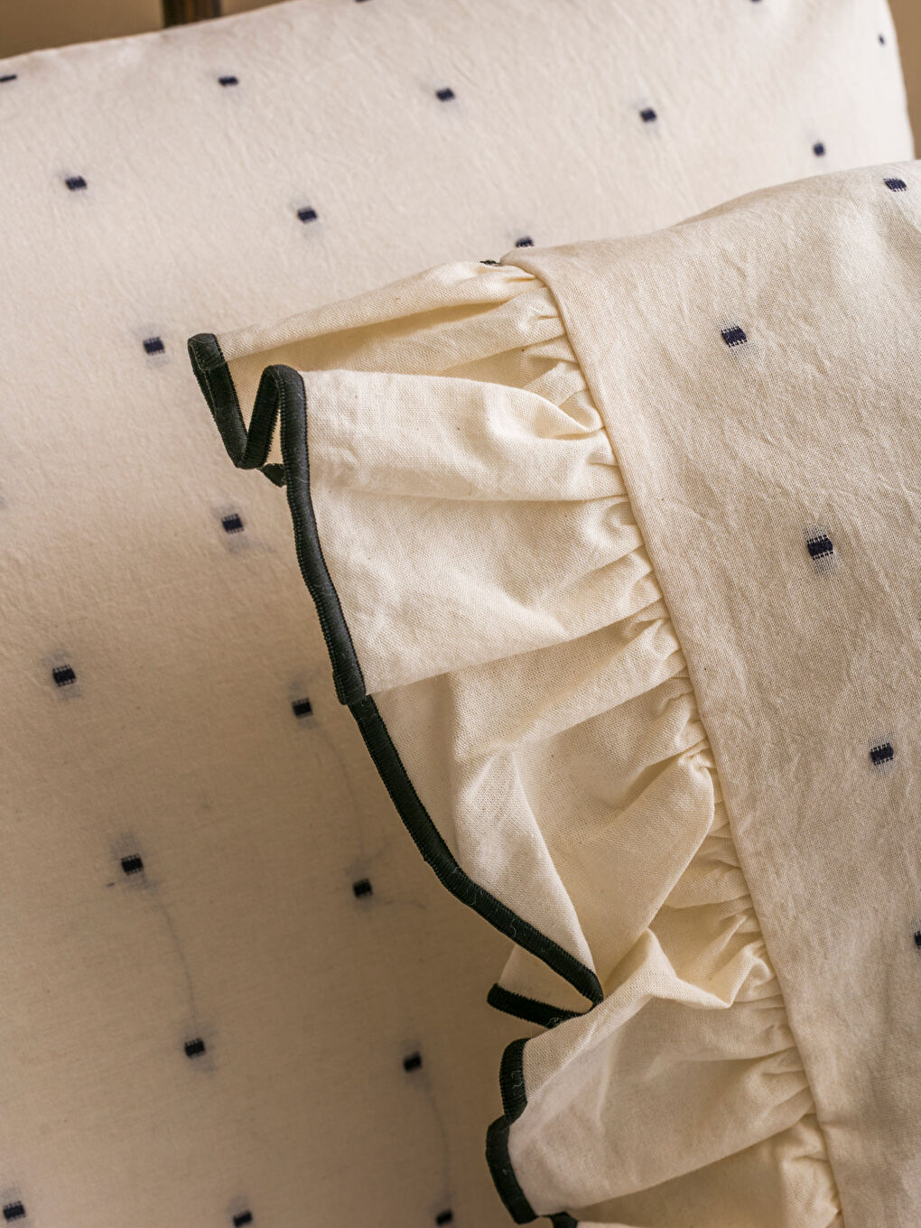 რაფლის დეტალებით ბამბის ორმაგი დუვეტის საფარის ნაკრები-3