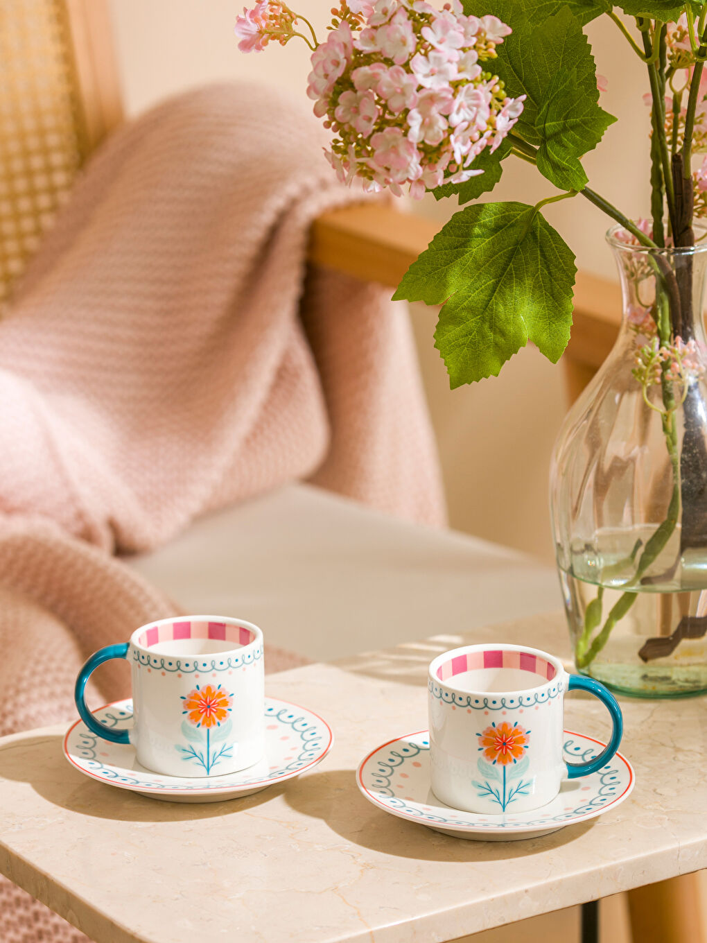 ყვავილოვანი პრინტით 2-პირიანი ფაიფურის ყავის ჭიქის ნაკრები 90 მლ