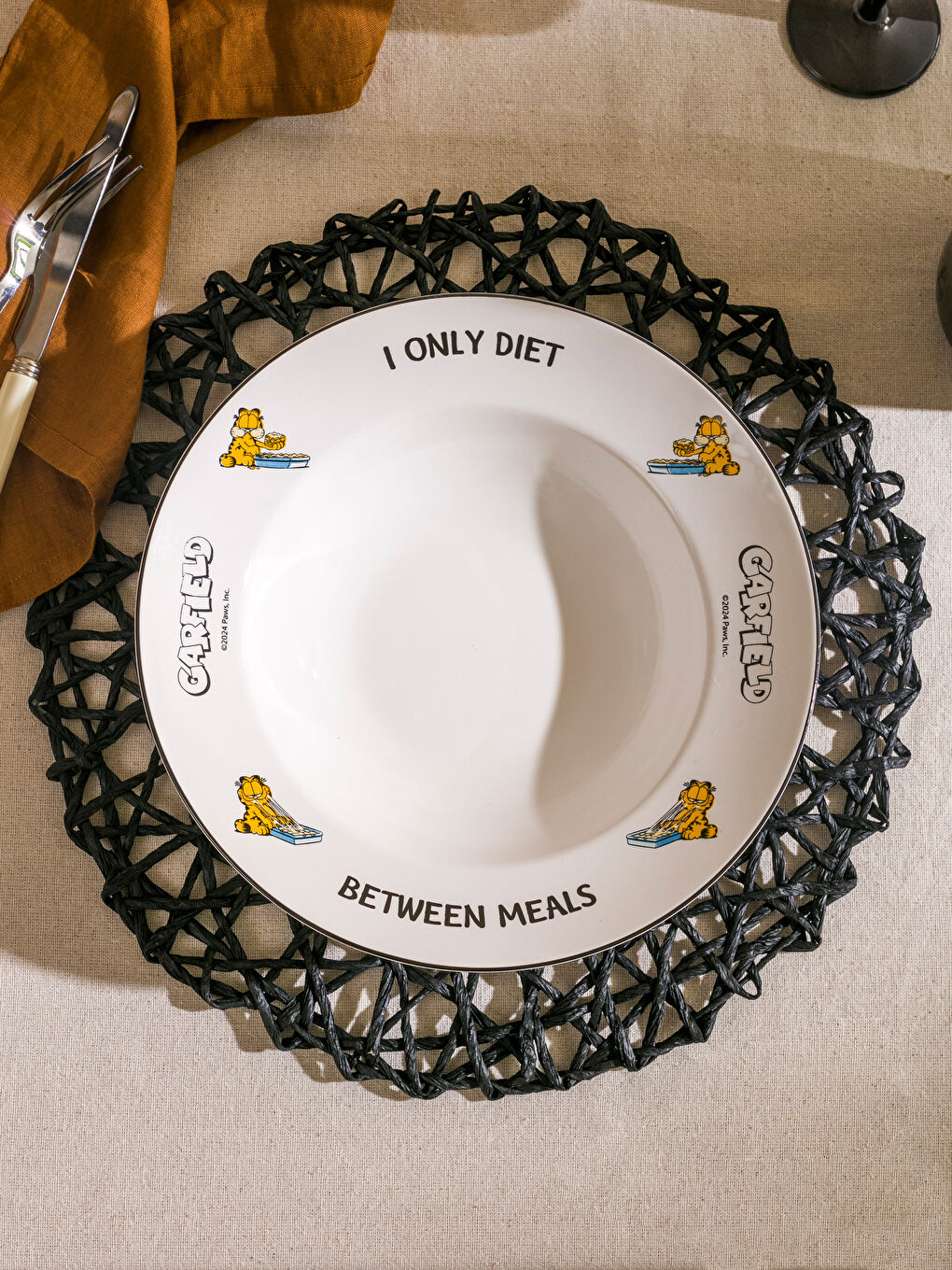 Beyaz Garfield Baskılı Seramik Salata Kasesi 26 cm