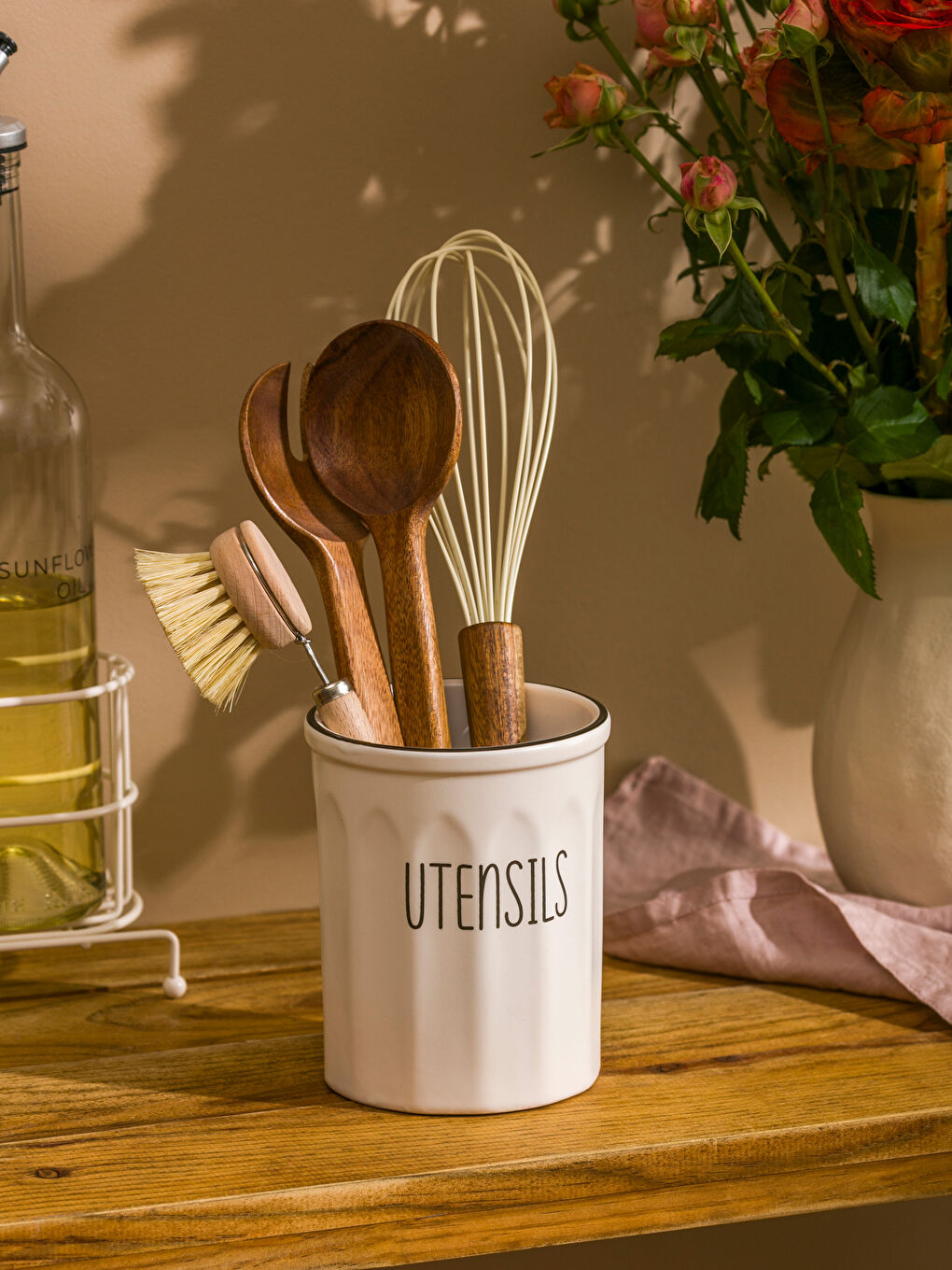 Siyah Yazı Baskılı Porselen Kaşıklık 14 cm